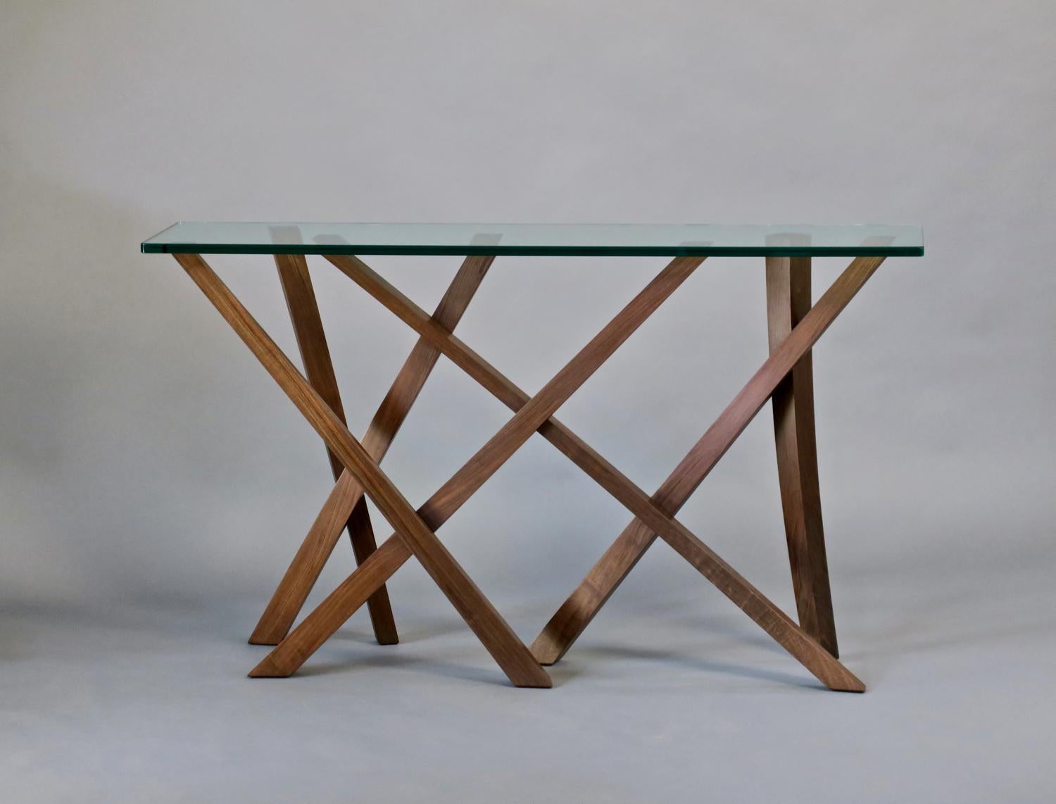 Moderne Table console sculpturale en noyer et verre de Thomas Throop/Noir Creek Designs en vente