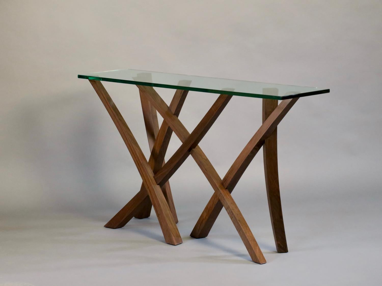 Américain Table console sculpturale en noyer et verre de Thomas Throop/Noir Creek Designs en vente