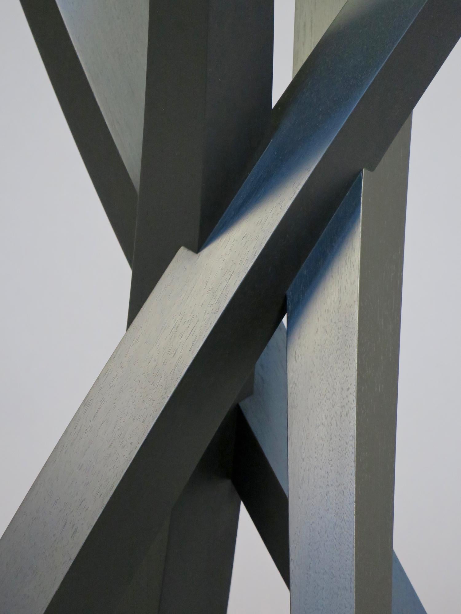 Skulpturaler Beistelltisch aus Nussbaum und Glas von Thomas Throop/ Black Creek Designs im Angebot 3