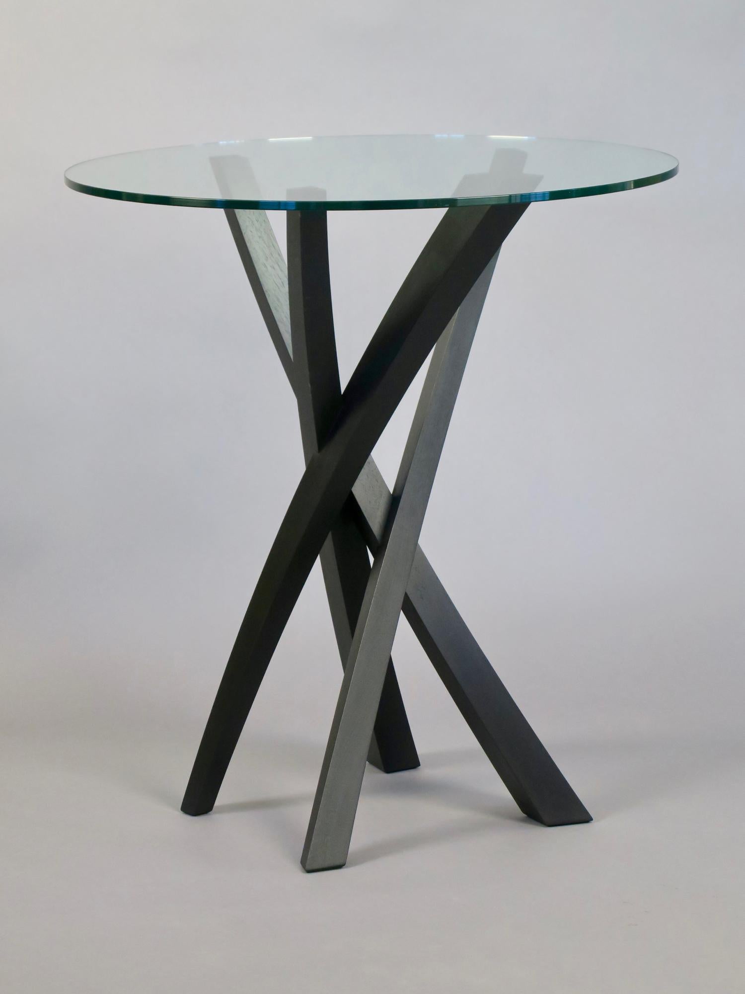 Verre Table d'appoint sculpturale en noyer et verre de Thomas Throop/Noir Creek Designs en vente