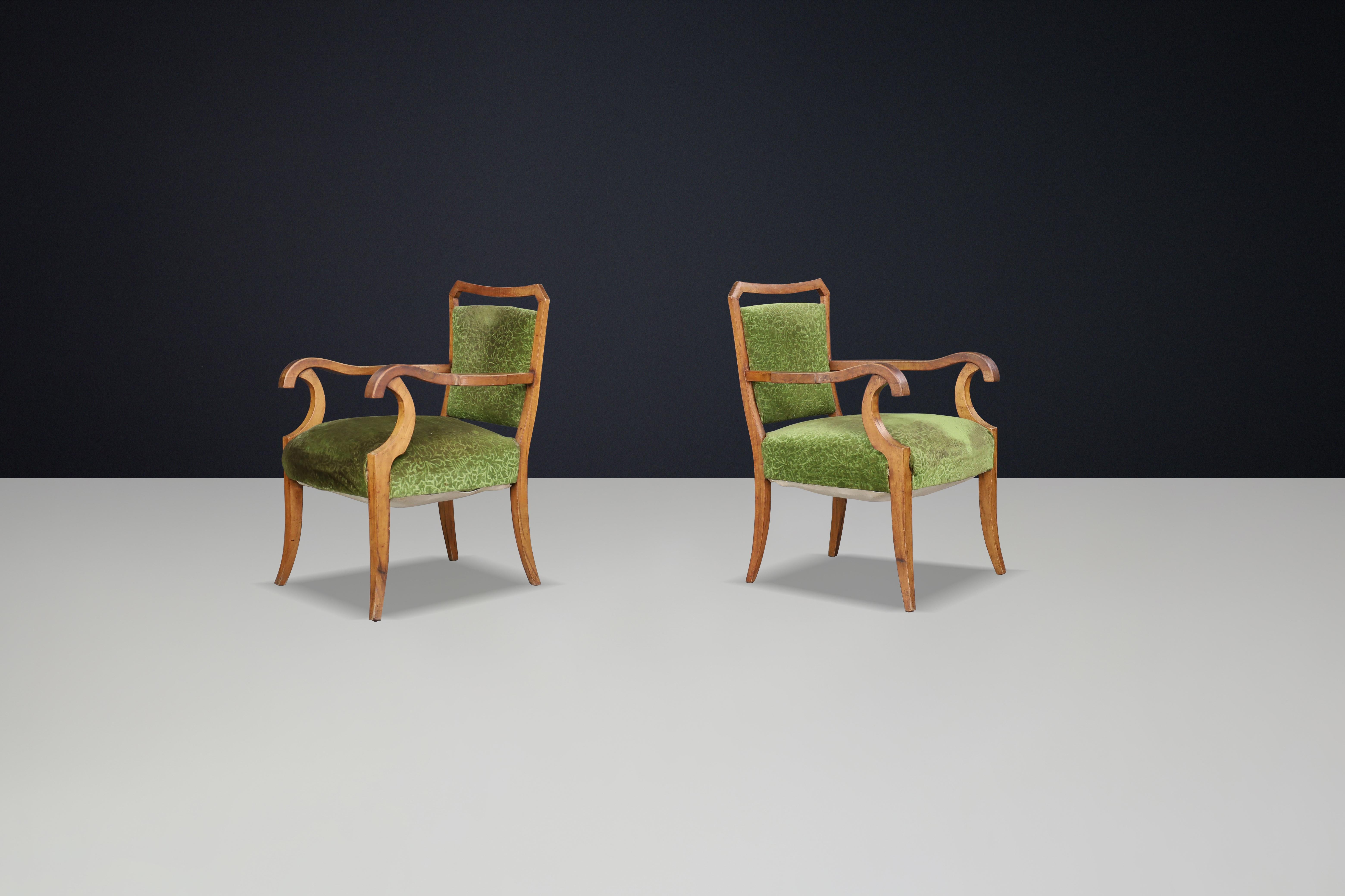 Sculptural Walnut Art Deco Armchairs with Original green Floral Upholstery Italy For Sale 1