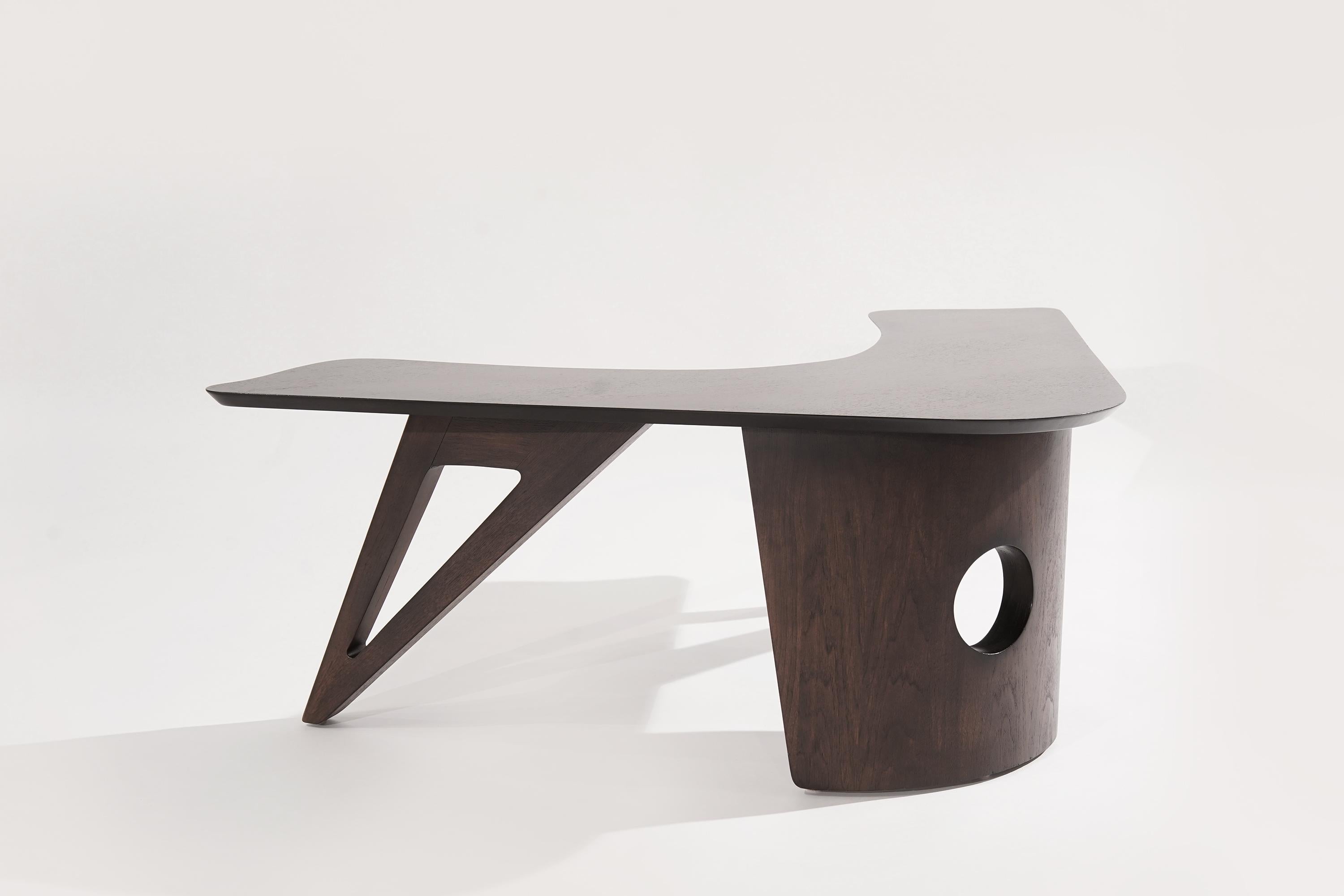 Mid-Century Modern Sculptural Walnut Boomerang Coffee Table, 1950s For Sale