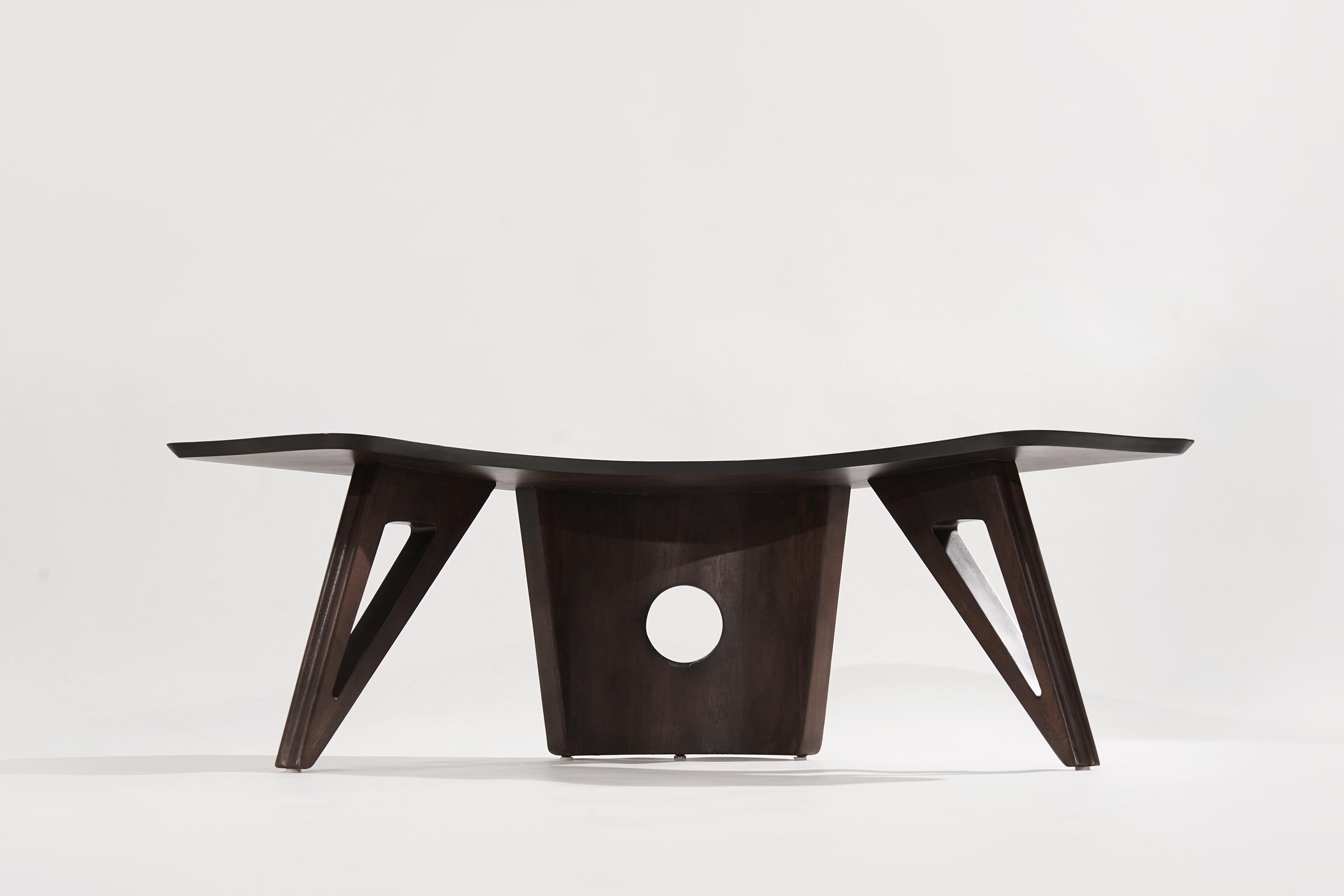 Sculptural Walnut Boomerang Coffee Table, 1950s For Sale 1