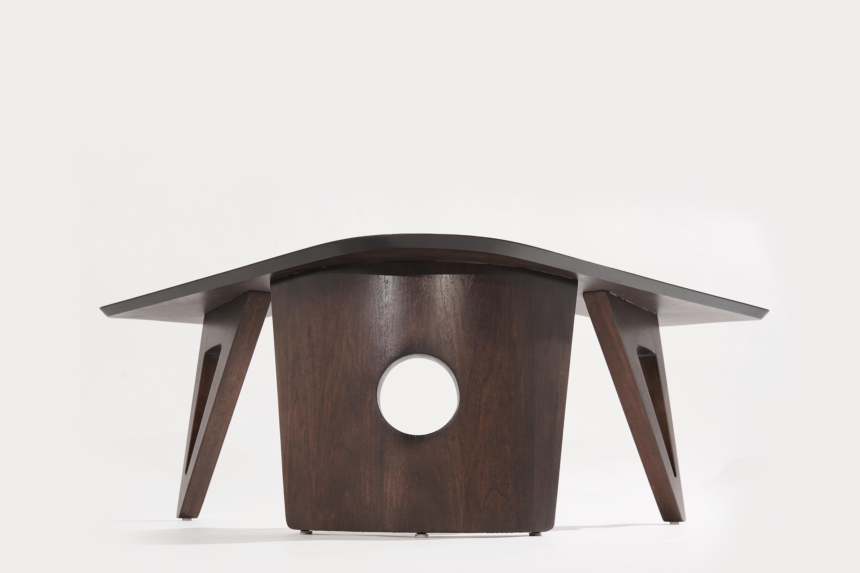 Sculptural Walnut Boomerang Coffee Table, 1950s For Sale 2