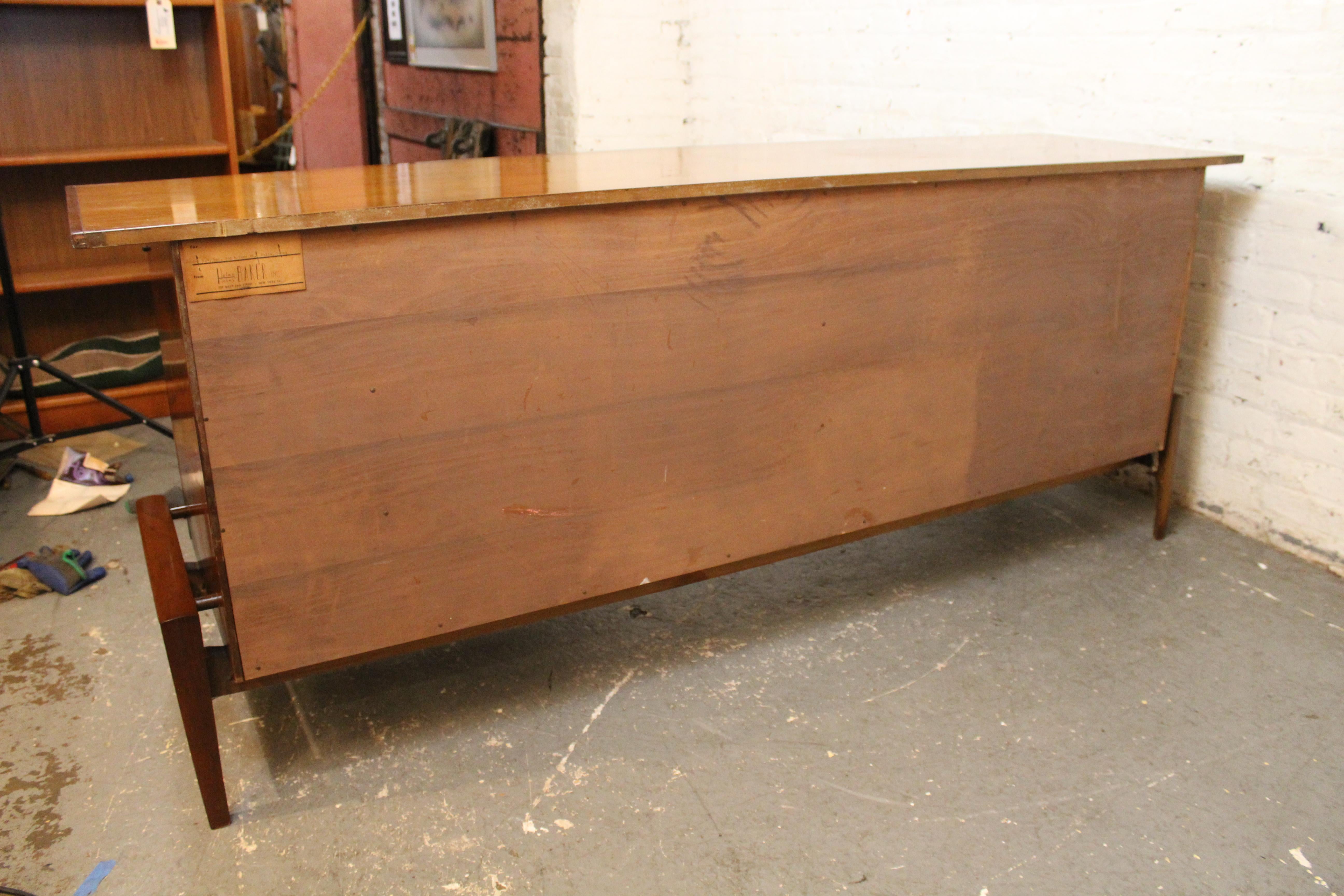 Credenza scultorea in noce e bronzo di Helen Hobey Baker Inc. in vendita 2