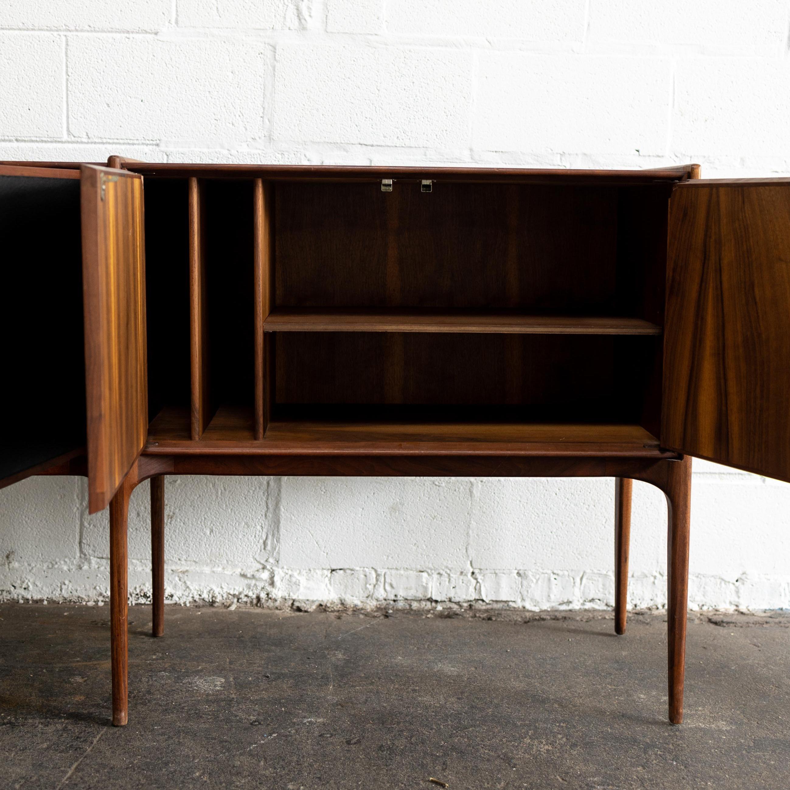 Sculptural Walnut Credenza, 1970s 2