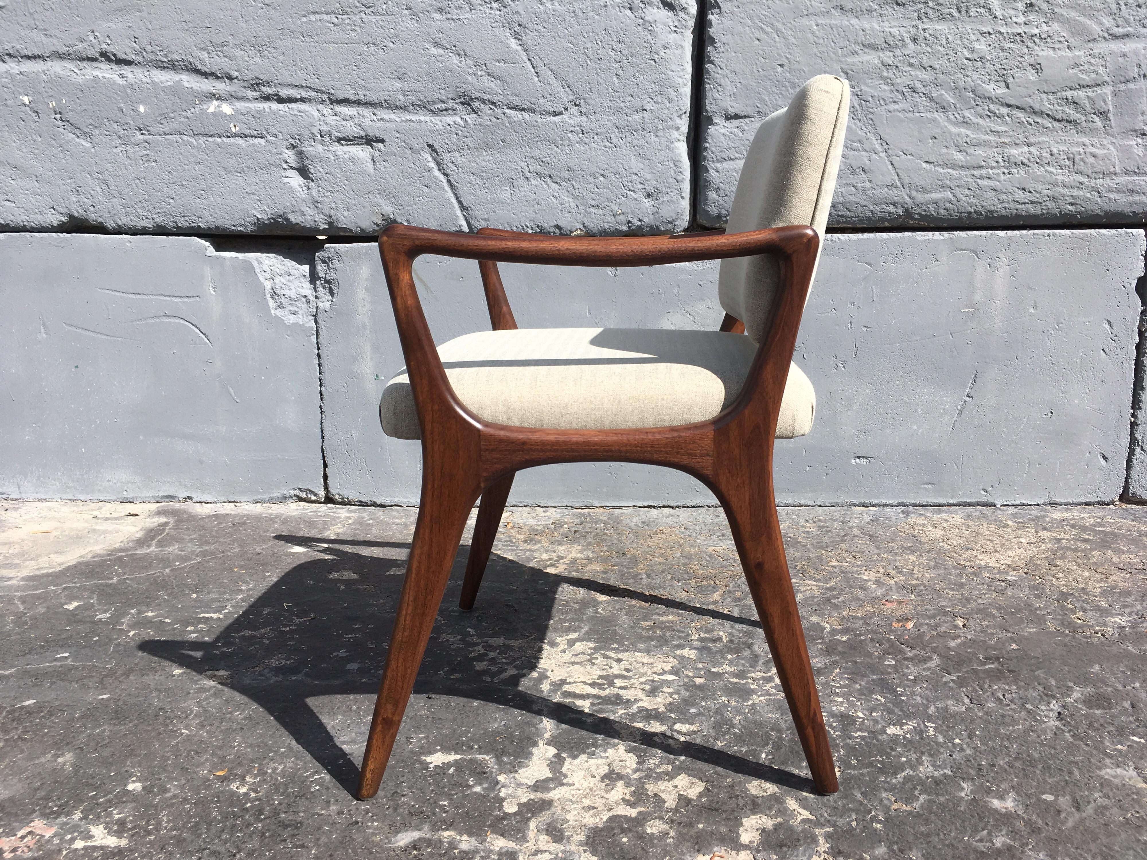 Set of six sculptural dining chairs in the style of Gio Ponti. Solid walnut frames with fabric backs and seats. Measures: Arm height is 25.25”.
More chairs available. The chairs are new, customer provides fabric.