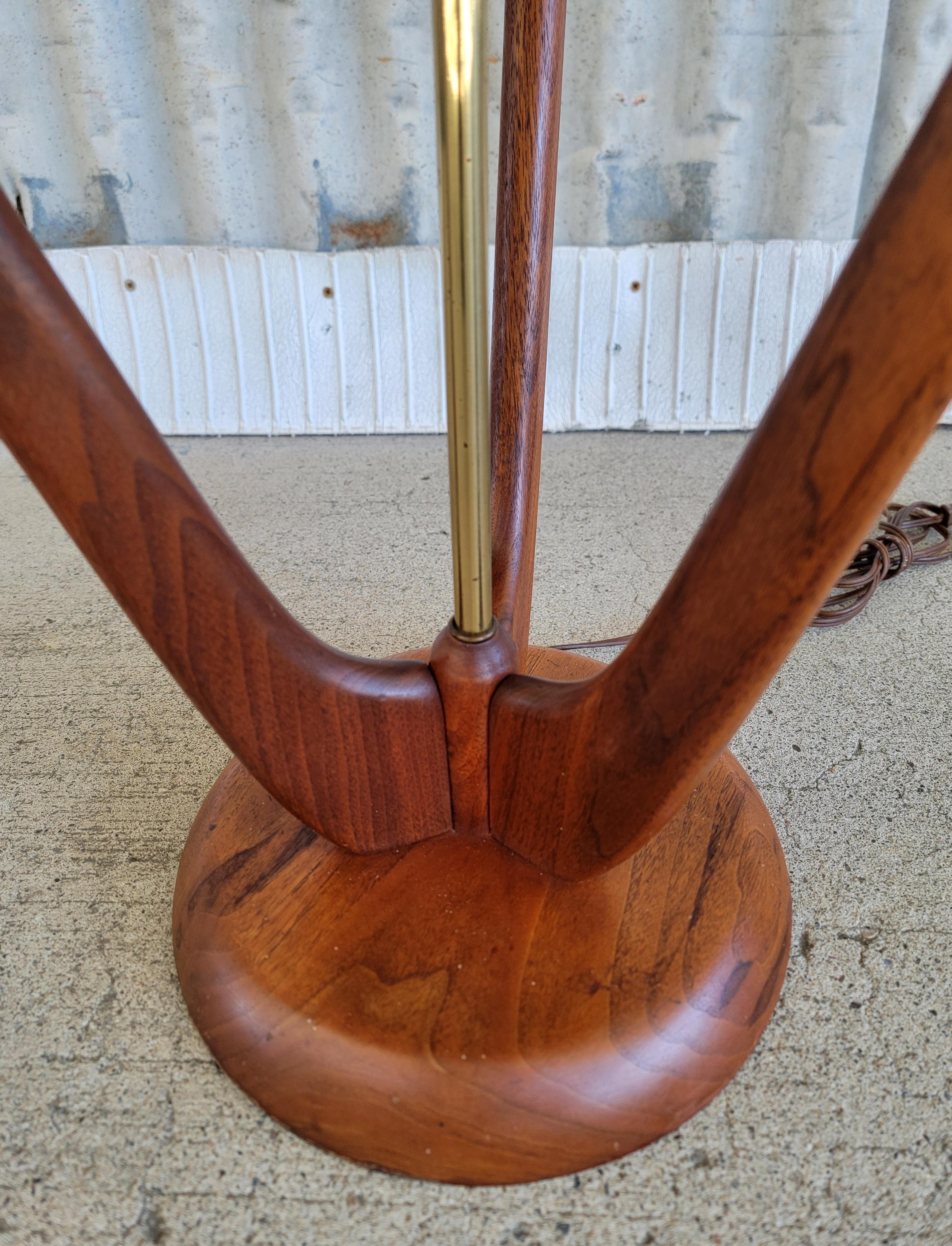 Mid-Century Modern Sculptural Walnut Floor Lamp Manner of Modeline For Sale