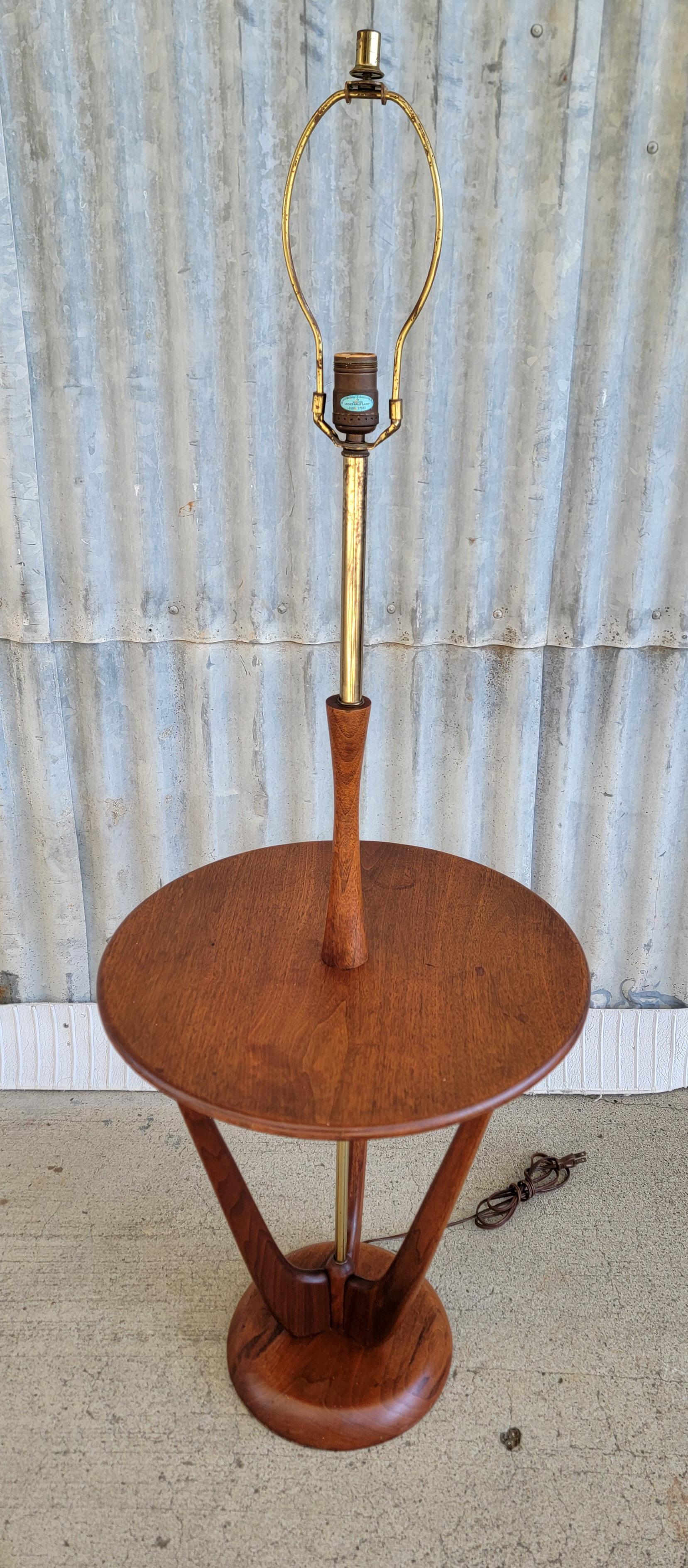 Sculptural Walnut Floor Lamp Manner of Modeline In Good Condition For Sale In Fulton, CA