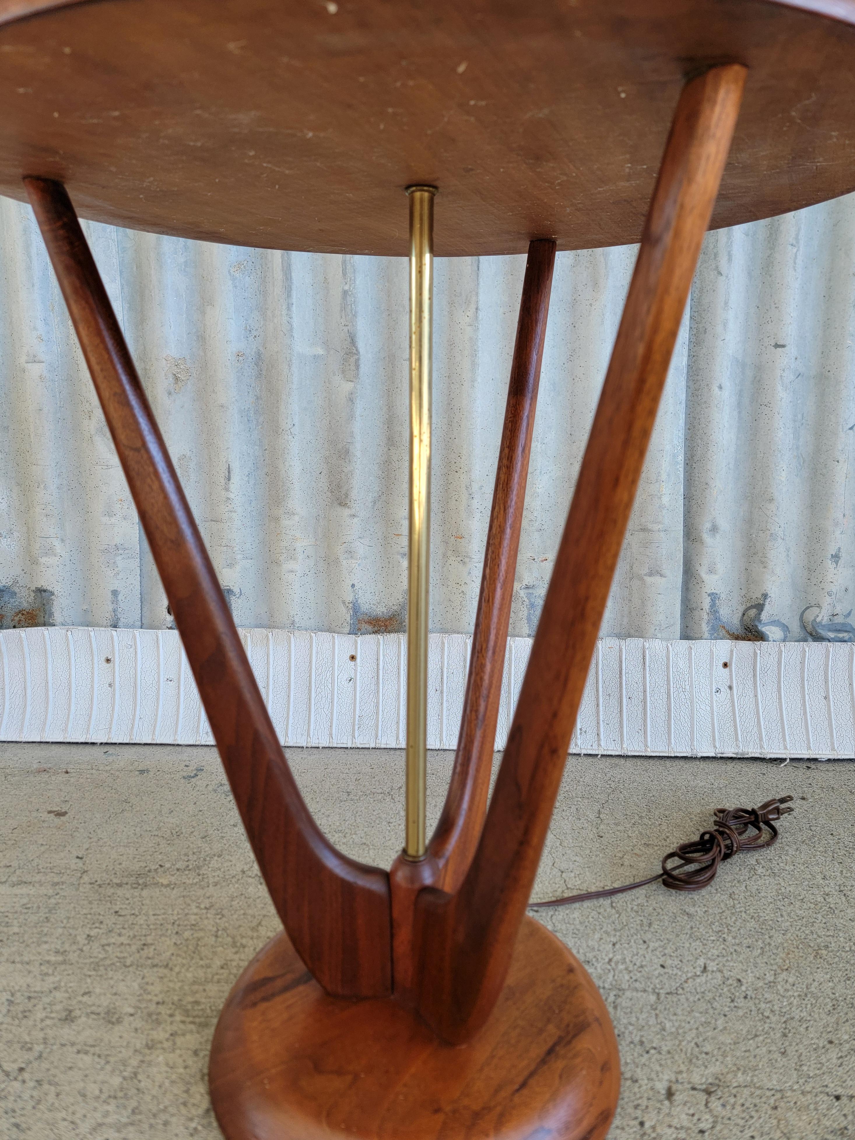 Sculptural Walnut Floor Lamp Manner of Modeline For Sale 1