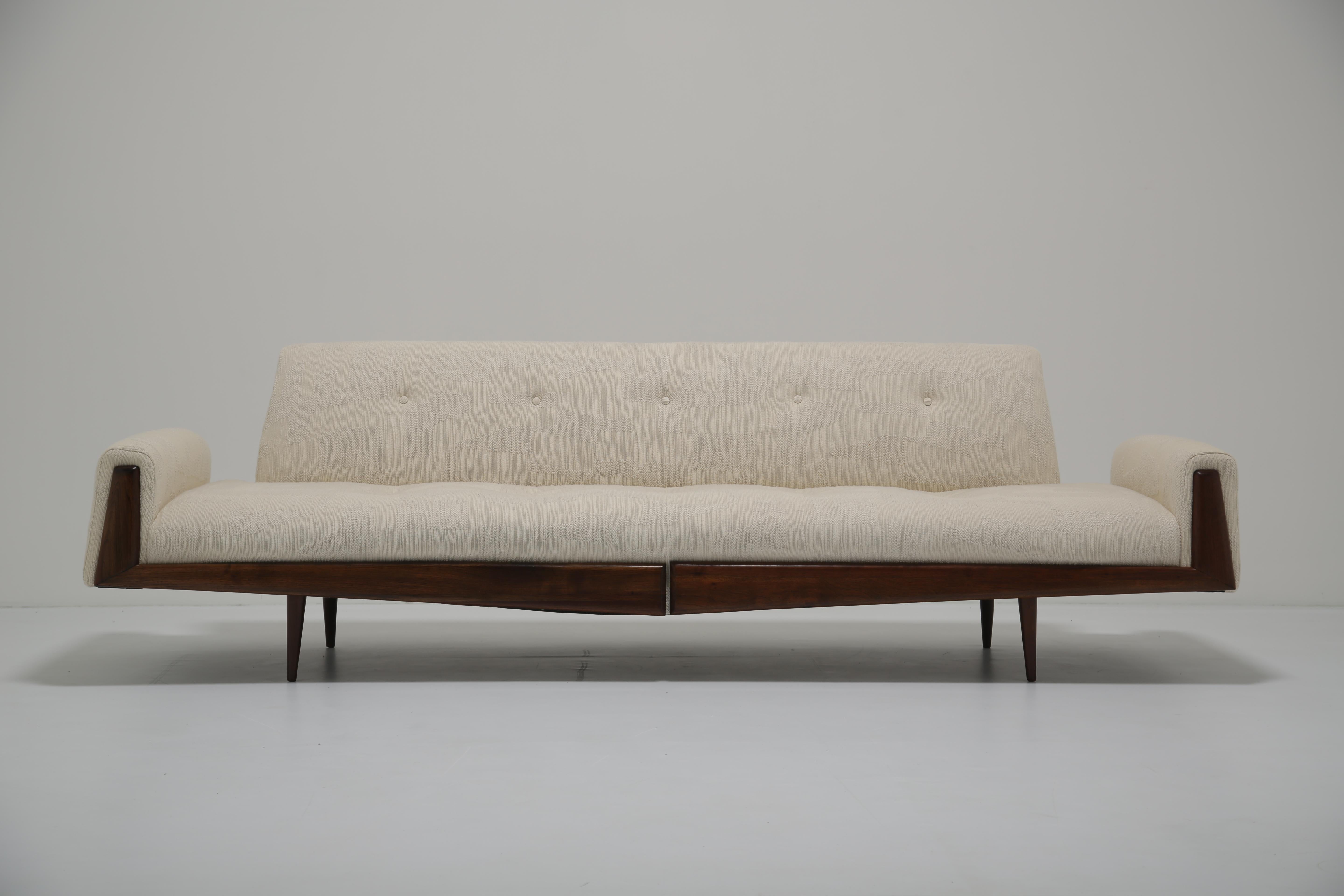 Skulpturales Sofa 'Gondola' aus Nussbaumholz, Model No. 2000-S, von Adrian Pearsall, 1960er Jahre im Angebot 10