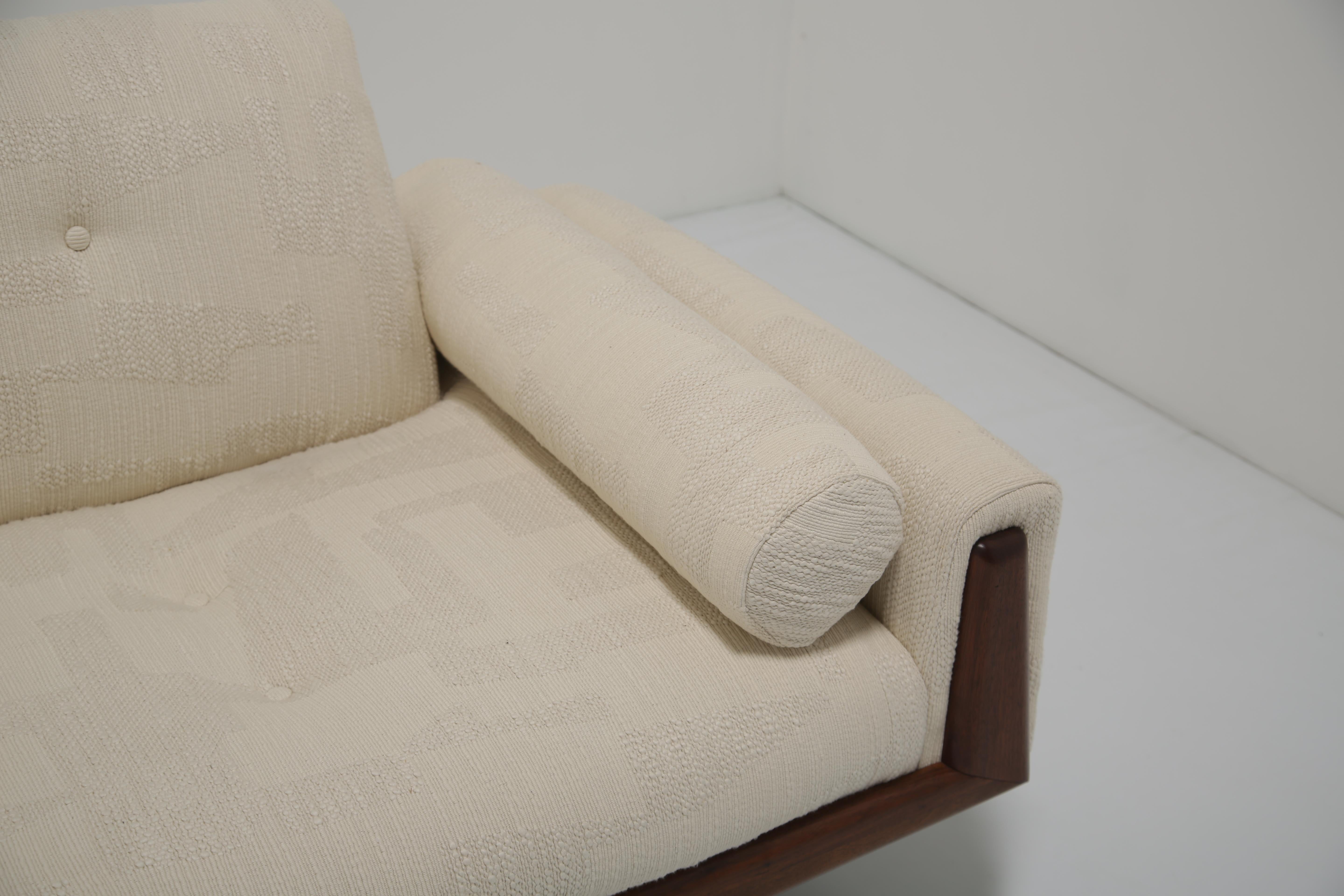 Skulpturales Sofa 'Gondola' aus Nussbaumholz, Model No. 2000-S, von Adrian Pearsall, 1960er Jahre (amerikanisch) im Angebot