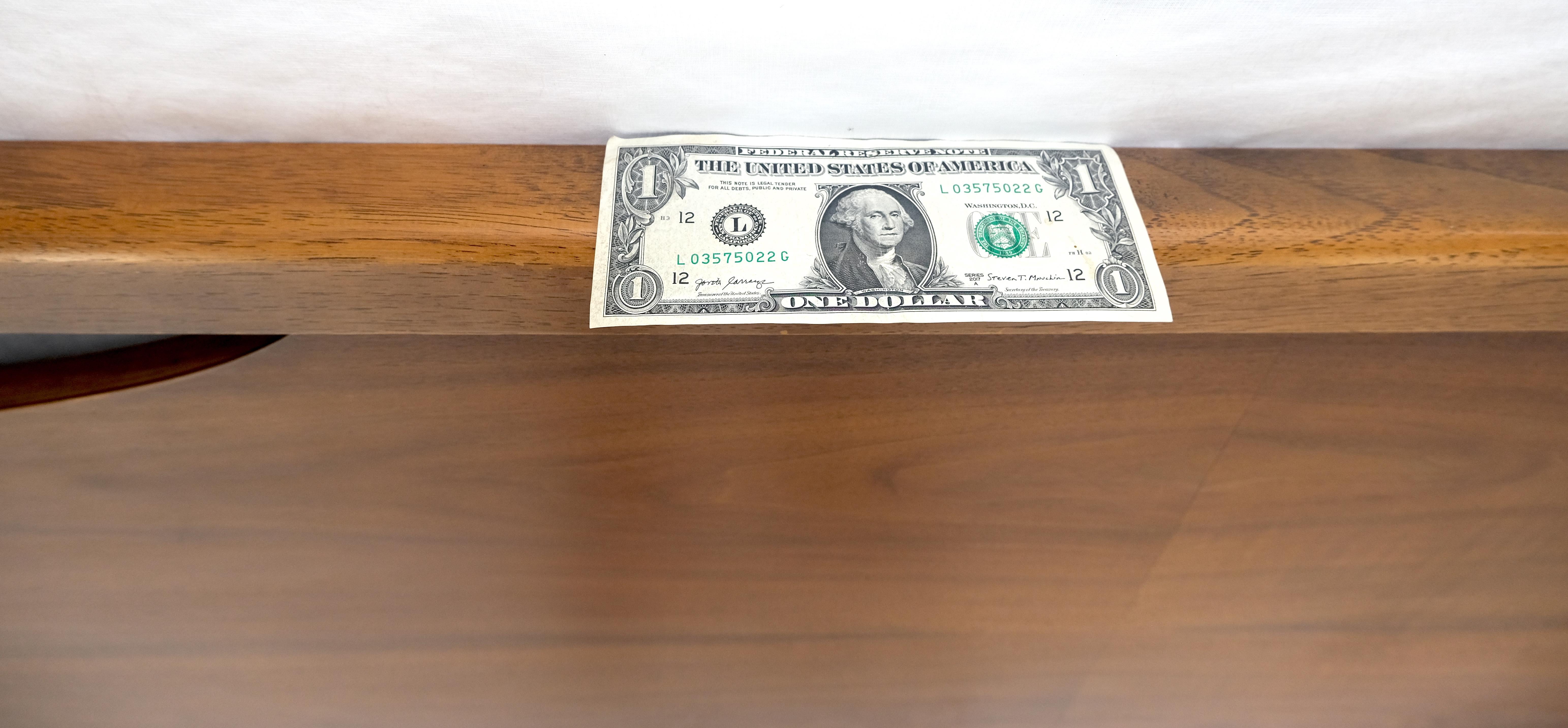 Noyer Tête de lit sculpturale en noyer 102