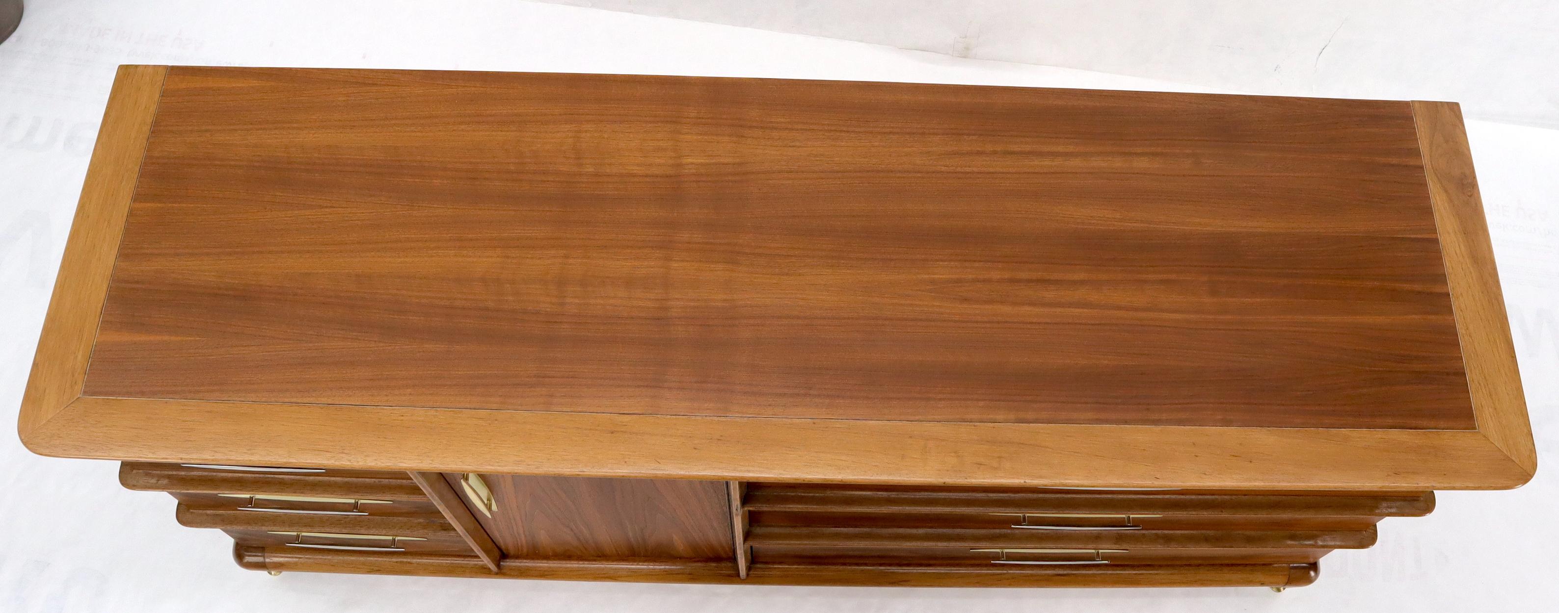 Sculptural Walnut Mid-Century Modern Long Dresser Credenza In Excellent Condition For Sale In Rockaway, NJ