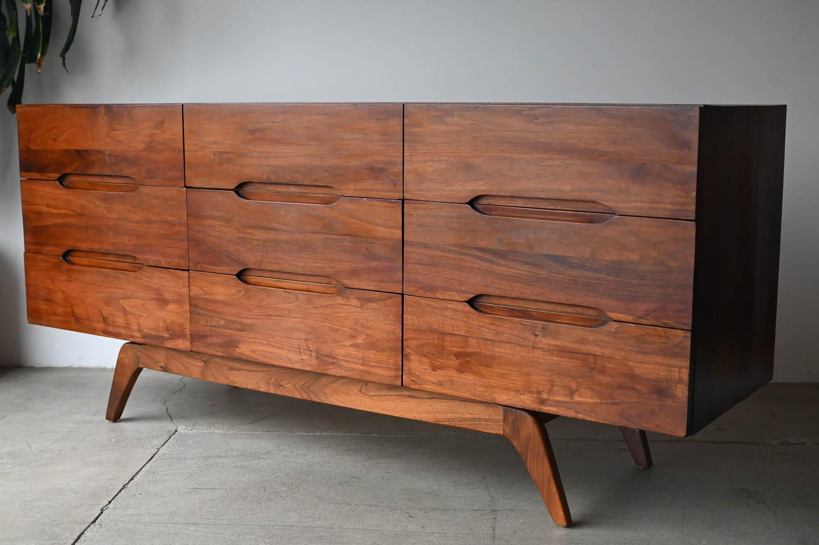 Sculptural Walnut Nine-Drawer Dresser or Credenza, circa 1965 6