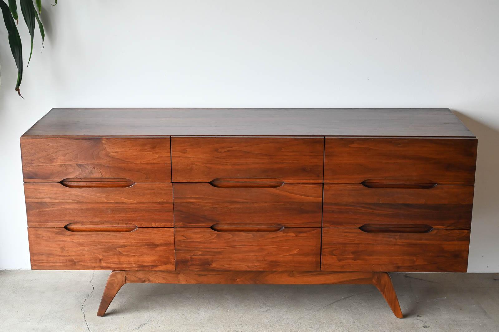 American Sculptural Walnut Nine-Drawer Dresser or Credenza, circa 1965