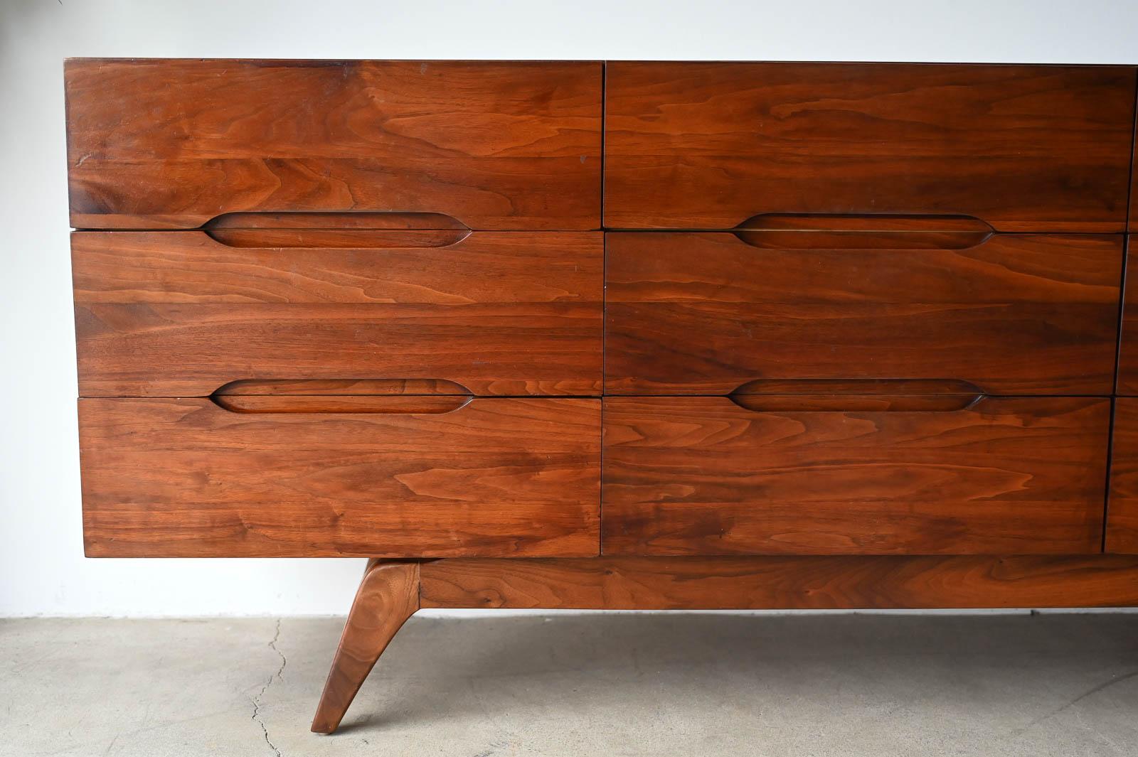 Sculptural Walnut Nine-Drawer Dresser or Credenza, circa 1965 In Good Condition In Costa Mesa, CA