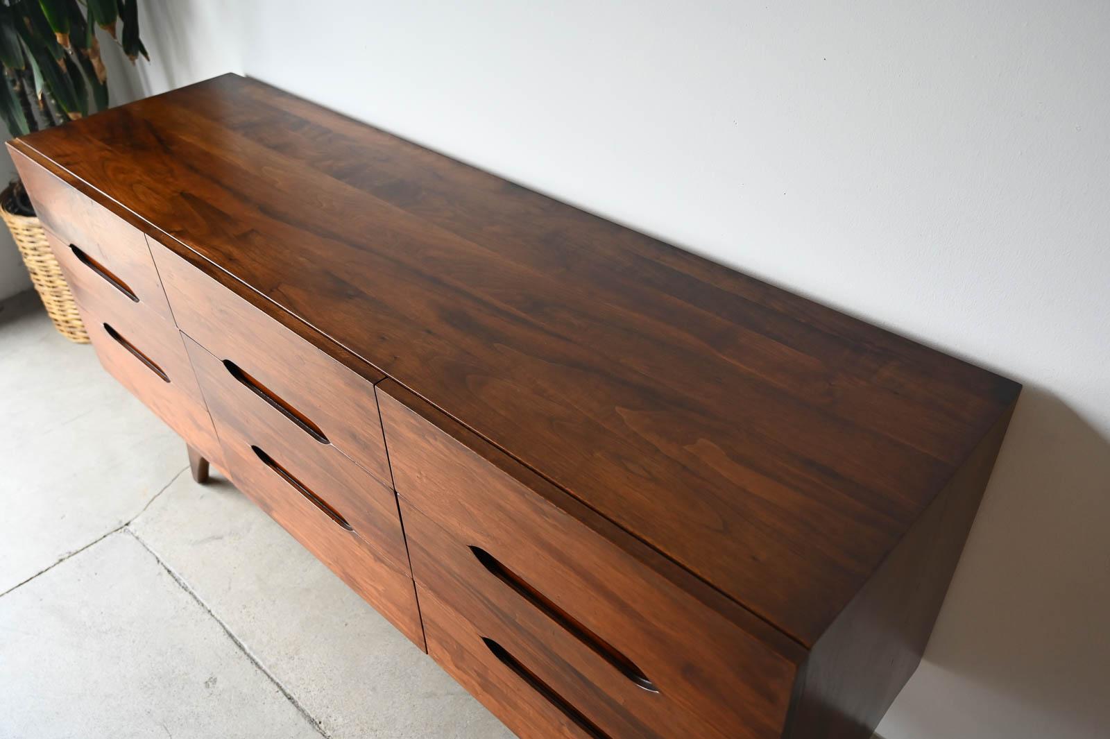 Sculptural Walnut Nine-Drawer Dresser or Credenza, circa 1965 1