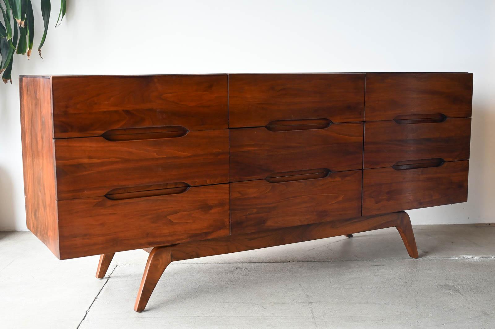 Sculptural Walnut Nine-Drawer Dresser or Credenza, circa 1965 2