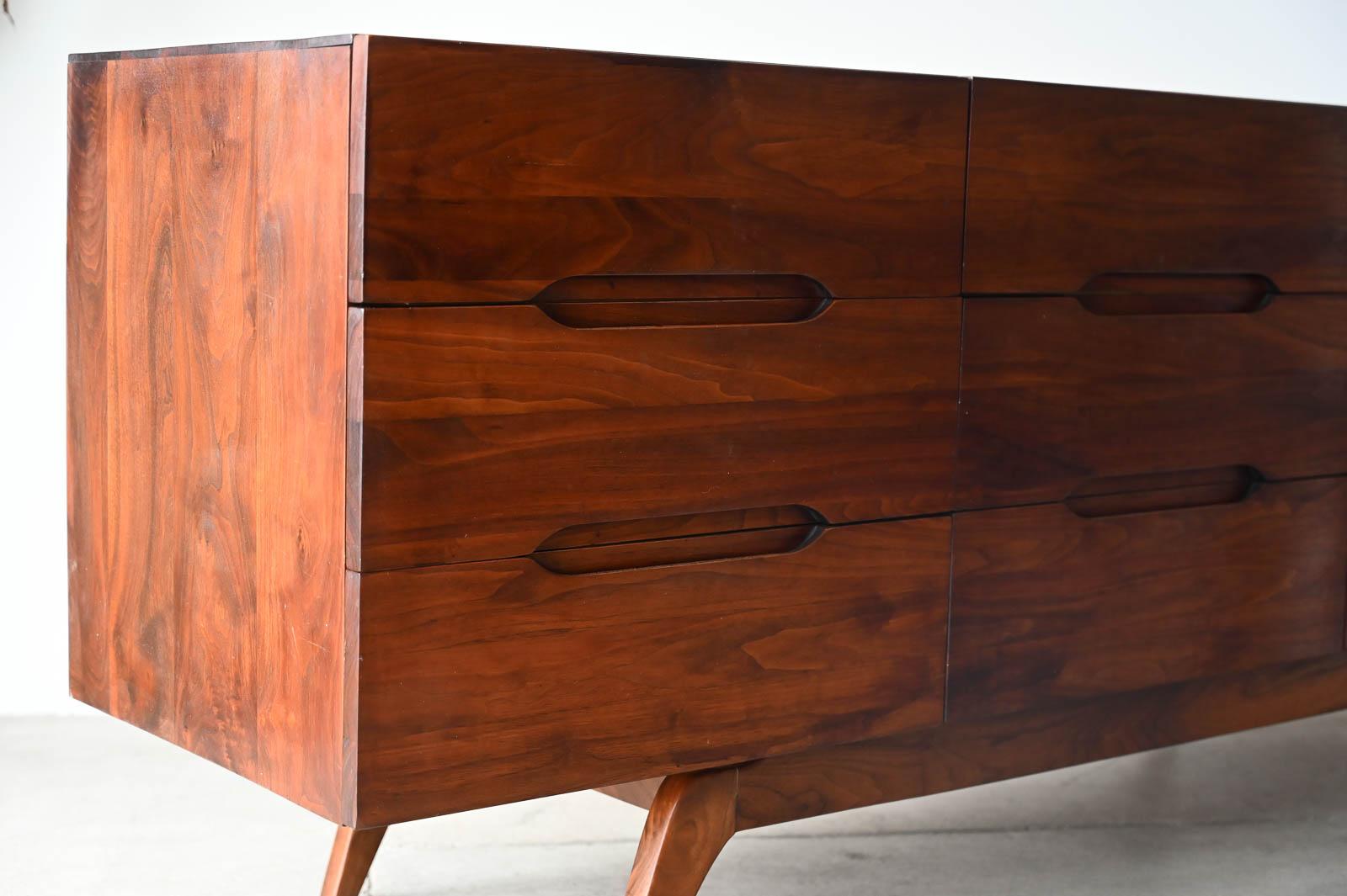 Sculptural Walnut Nine-Drawer Dresser or Credenza, circa 1965 3