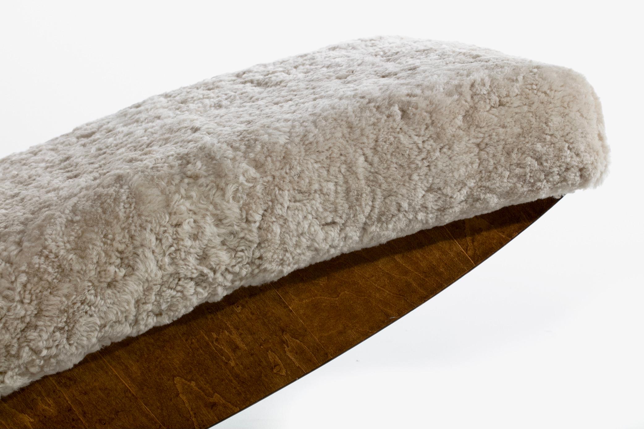 Sculptural Walnut Rocking Chaise Lounge in Soft Oatmeal White Shearling c. 1980 7