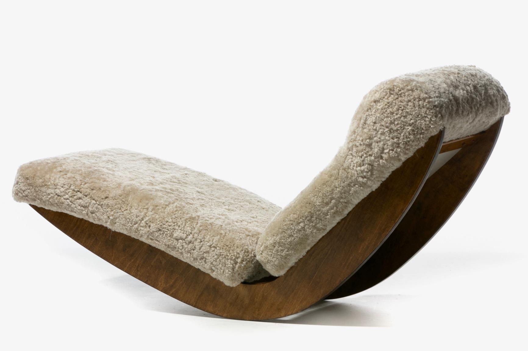 Sculptural Walnut Rocking Chaise Lounge in Soft Oatmeal White Shearling c. 1980 1