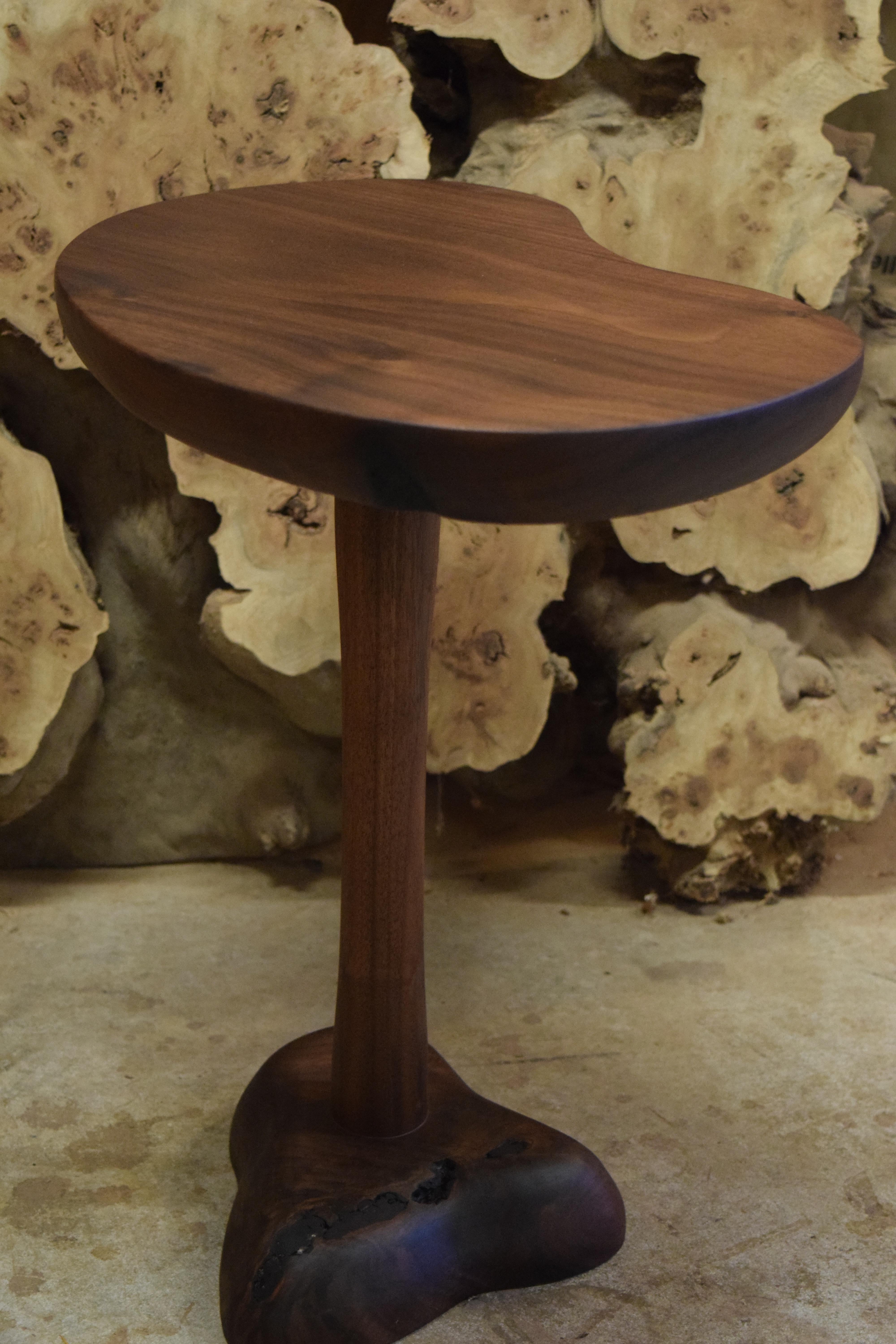Table d'appoint sculpturale Martell Woodworks, style moderne Neuf - En vente à Mendocino, CA