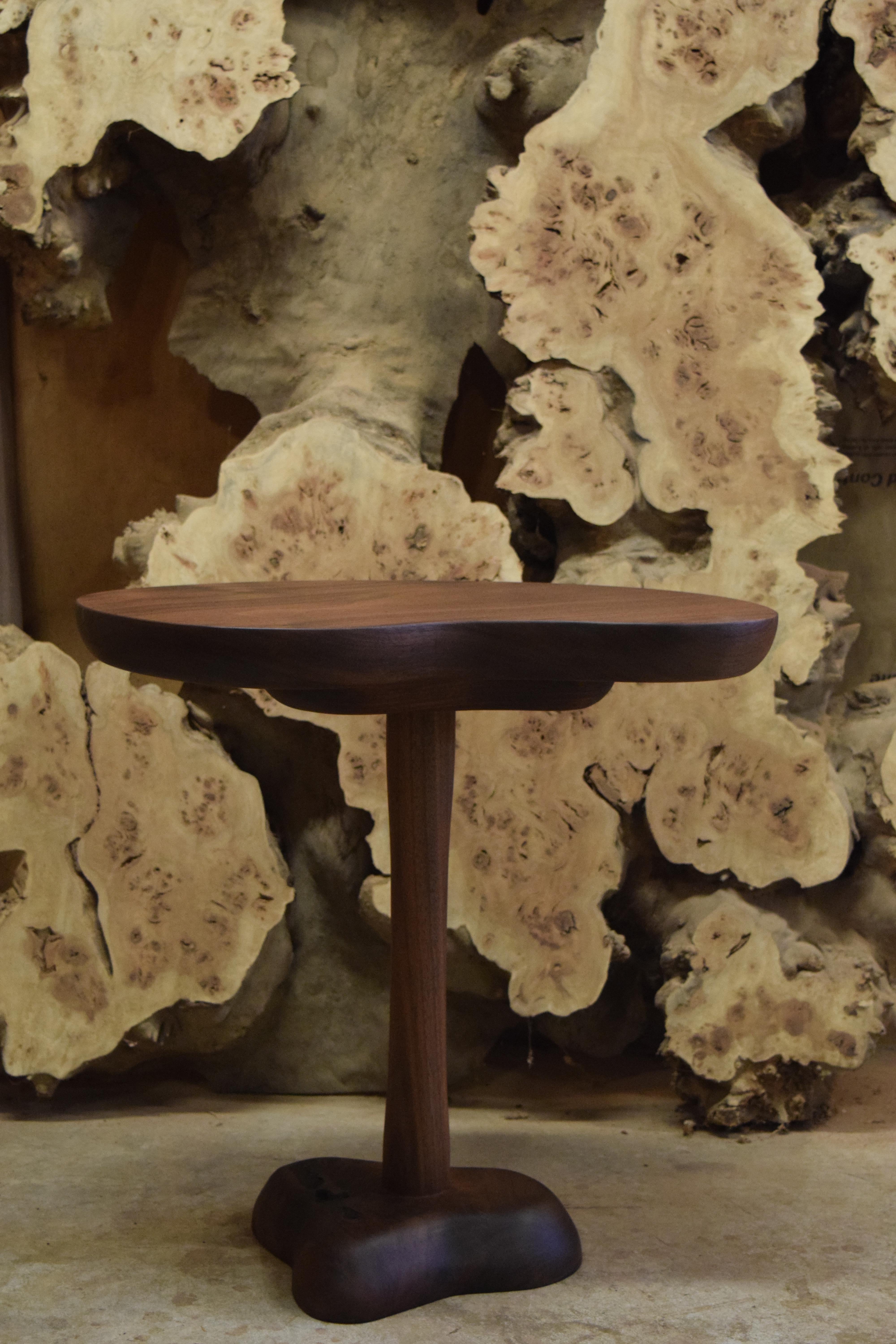 Table d'appoint sculpturale Martell Woodworks, style moderne en vente 1