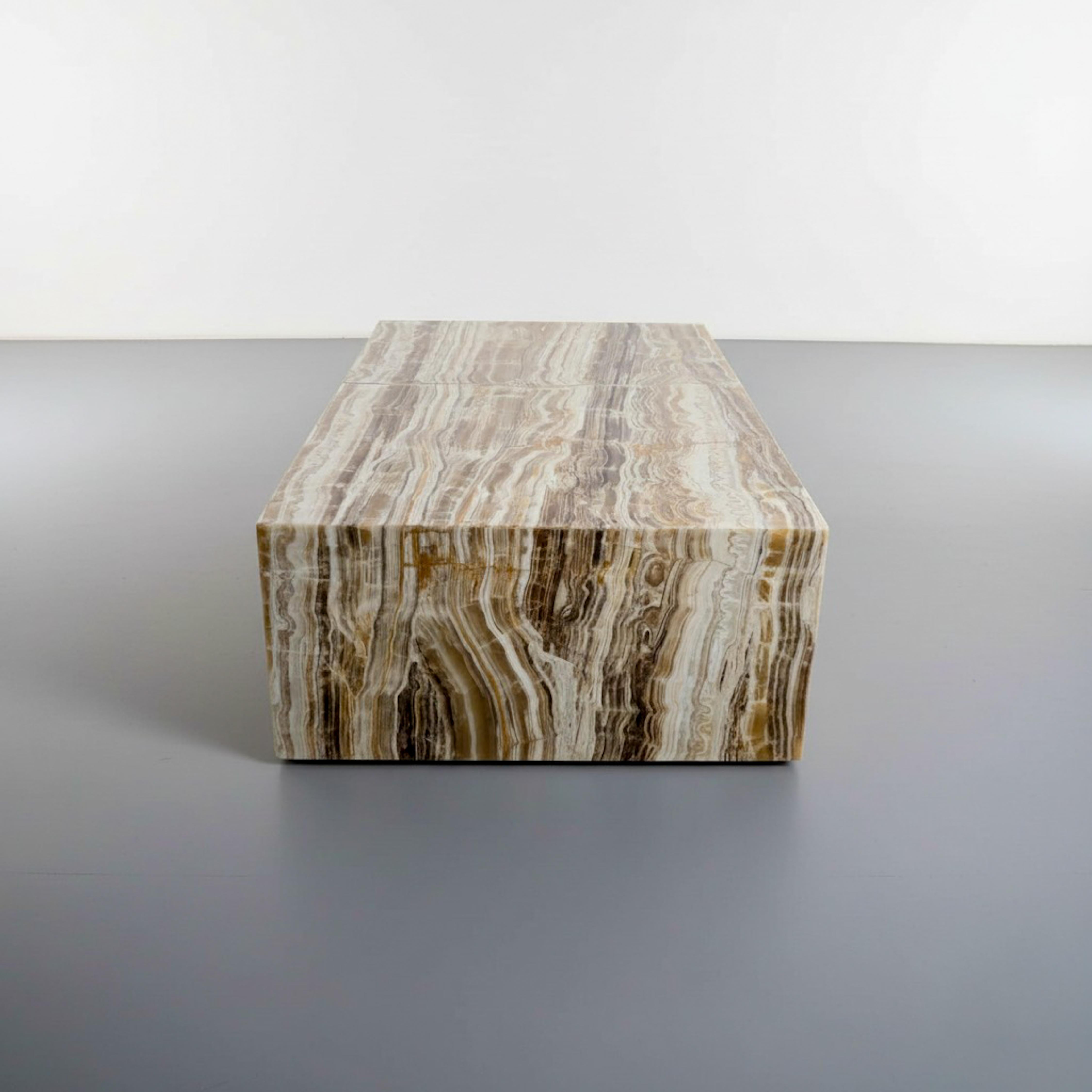 Mesa baja de mármol ónice

Tipo de mármol: Ónice
Dimensiones: 48