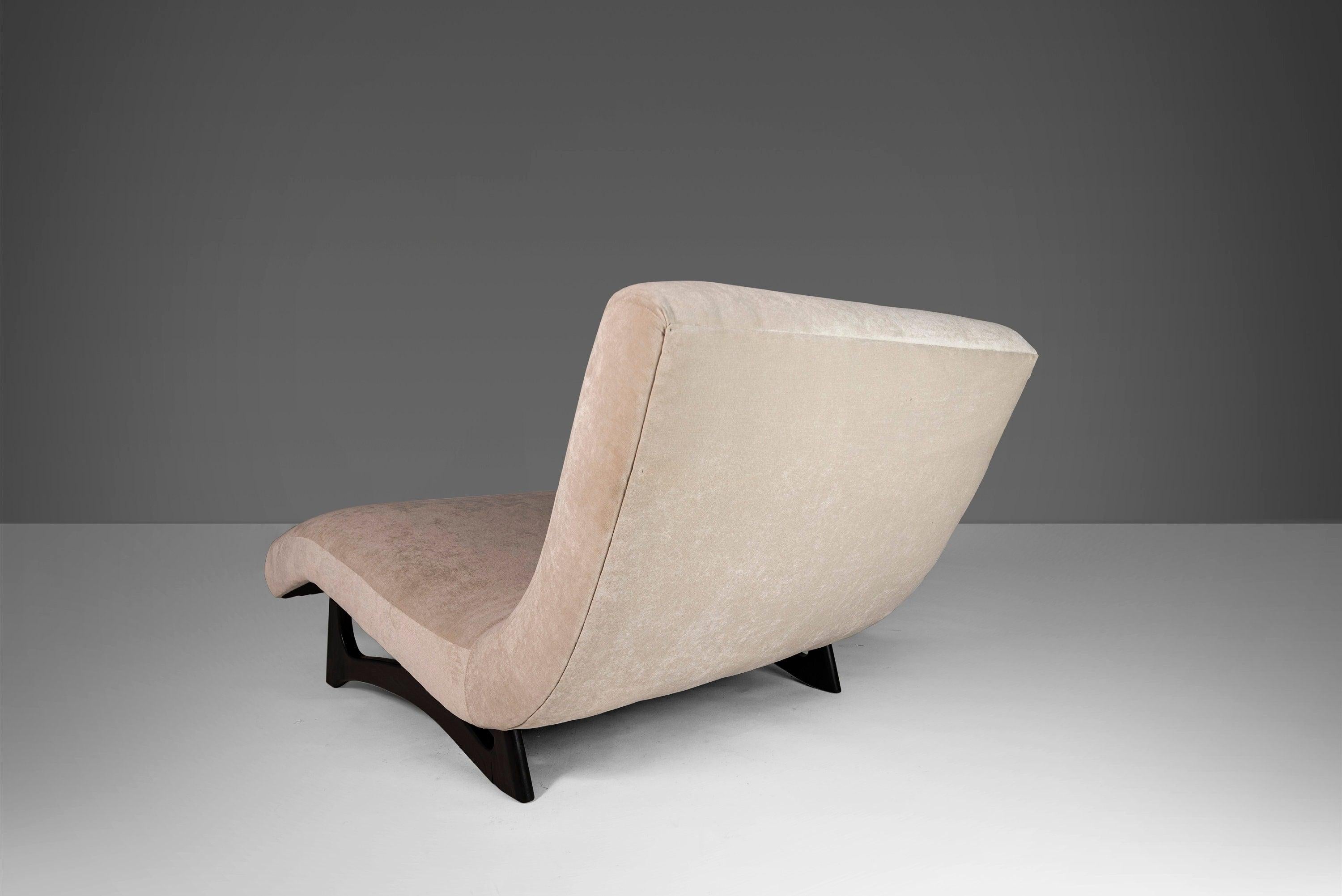 Sculptural Wave Lounge Chair Attributed to Adrian Pearsall for Craft Associates In Excellent Condition In Deland, FL