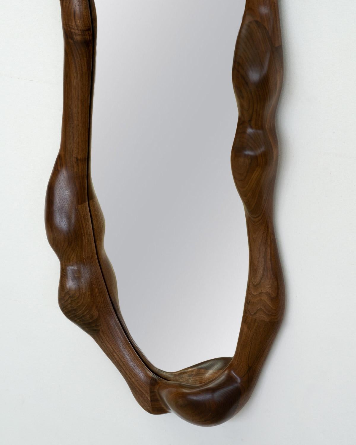 Sculptural Wavy Mirror in Walnut Wood (Deutsch) im Angebot