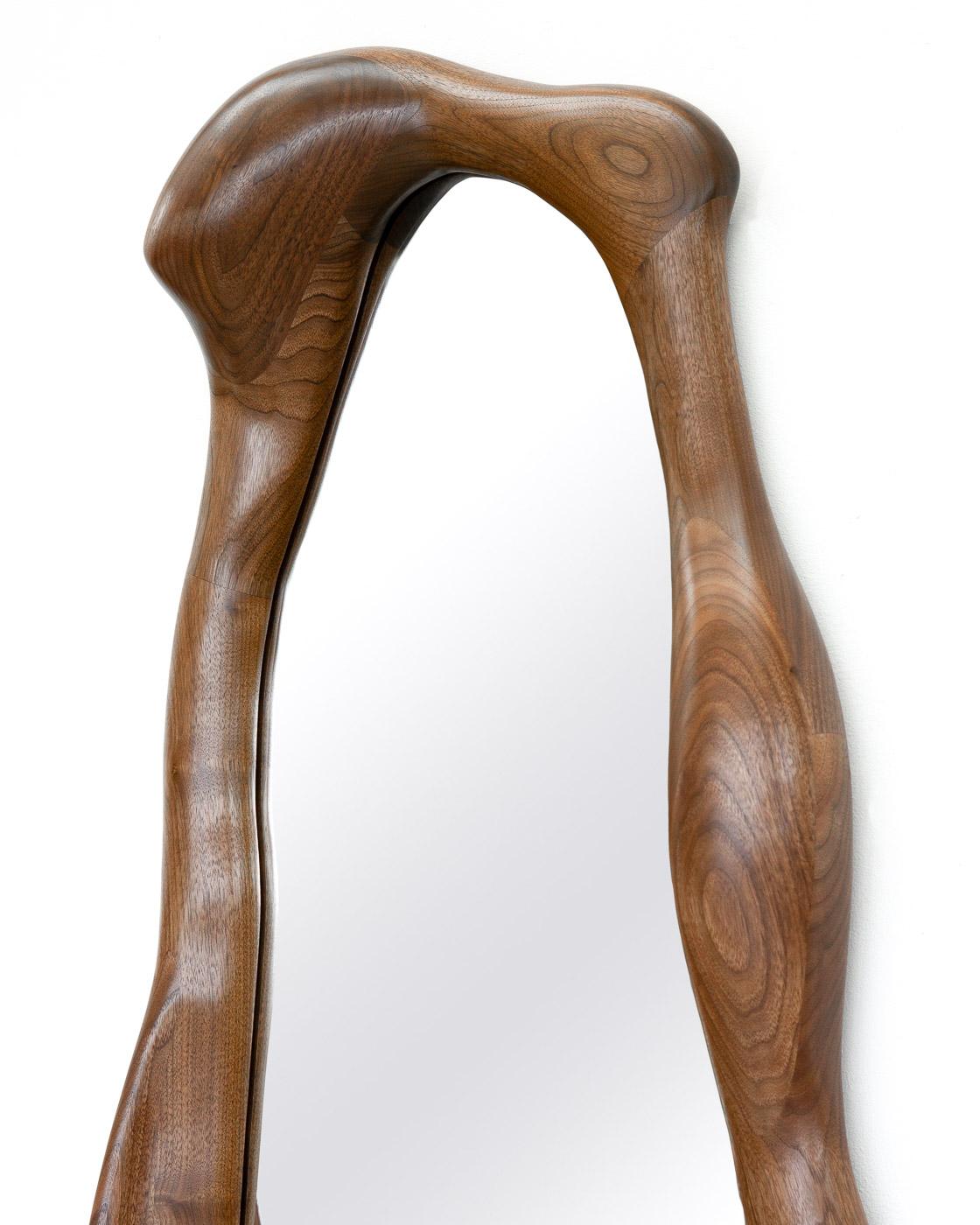 Sculptural Wavy Mirror in Walnut Wood (Deutsch) im Angebot