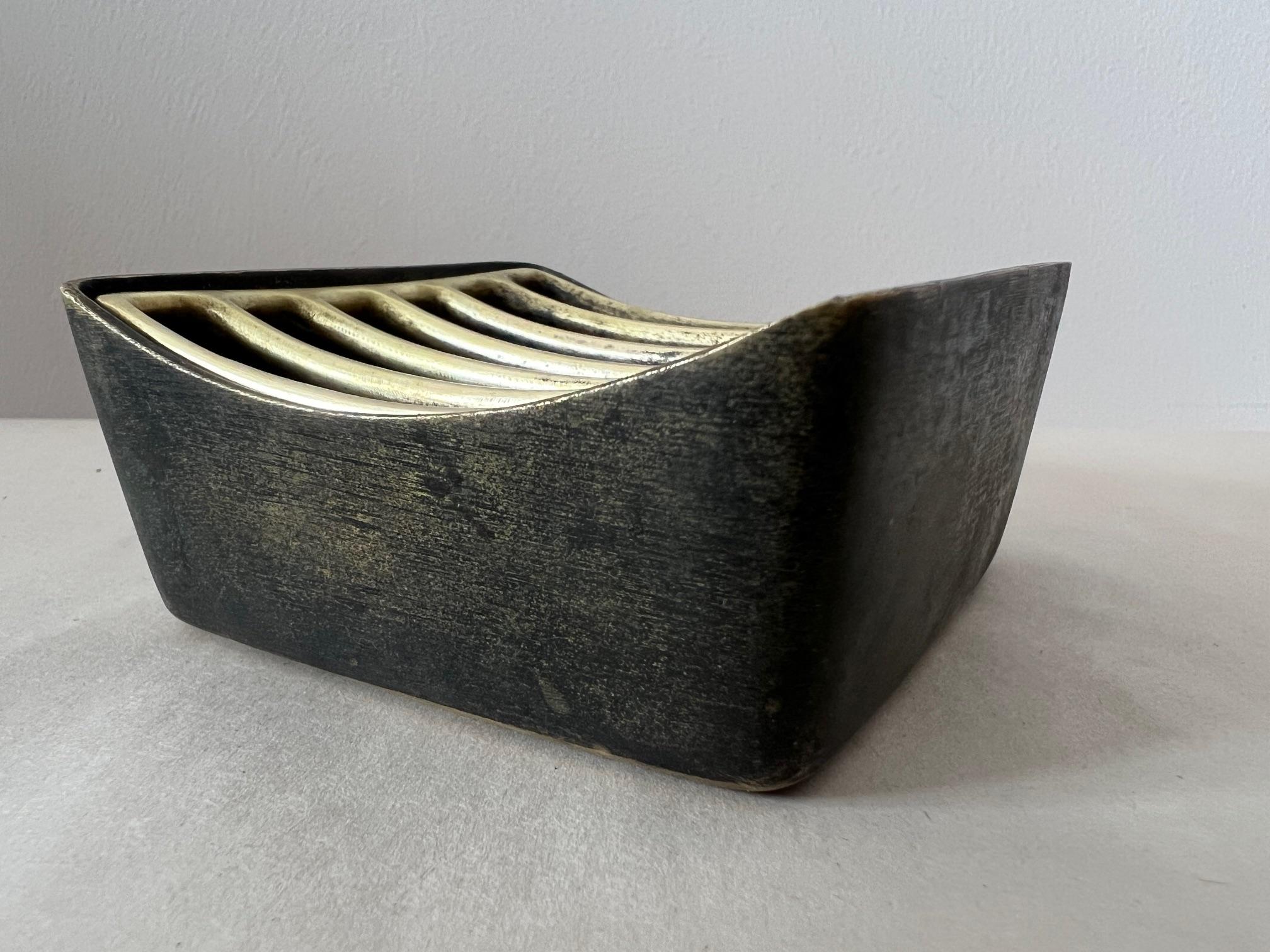 Cendrier sculptural en laiton moderniste Werkstätte Hagenauer, Autriche, années 1950 en vente 3
