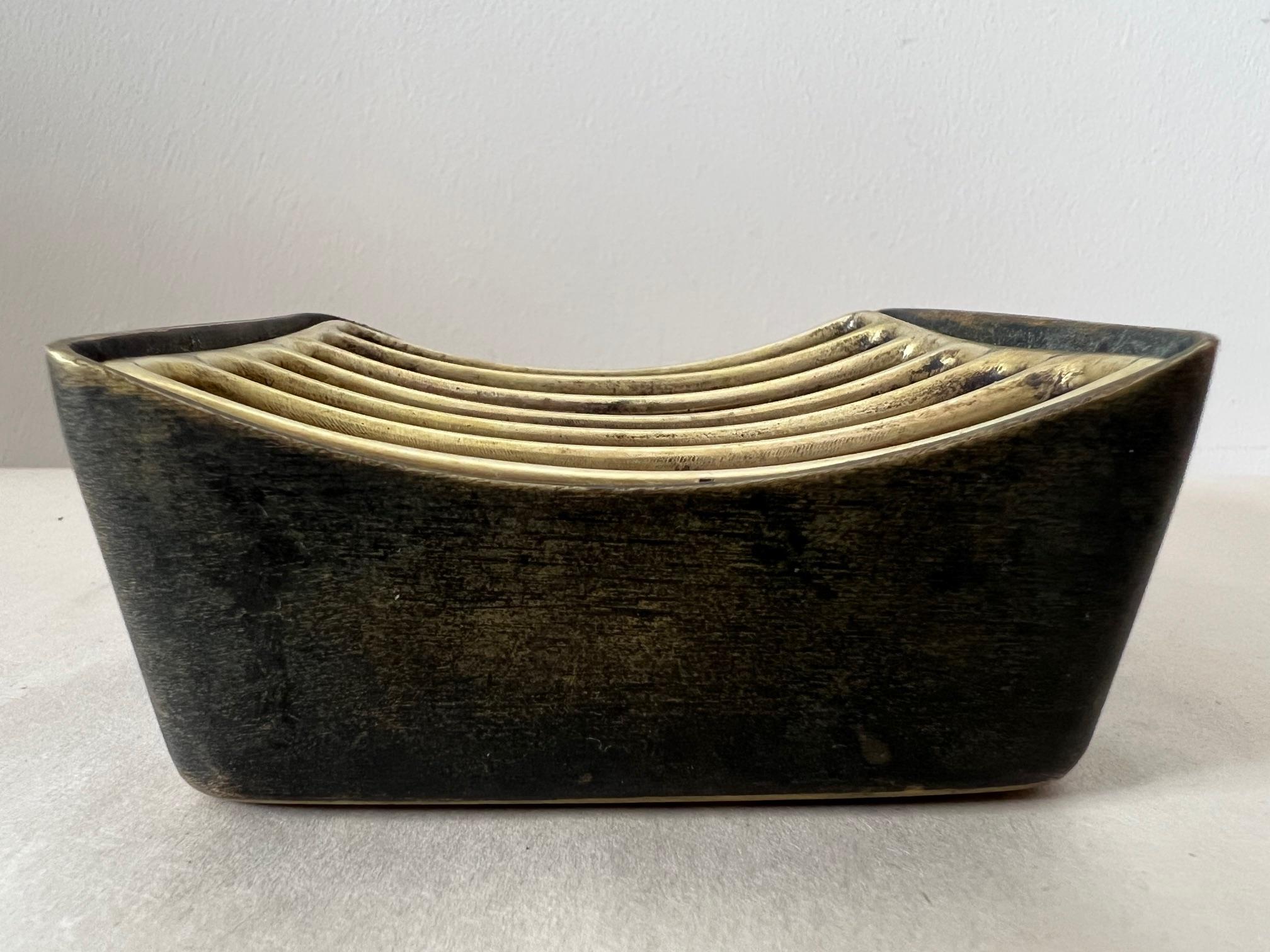 Cendrier sculptural en laiton moderniste Werkstätte Hagenauer, Autriche, années 1950 en vente 2