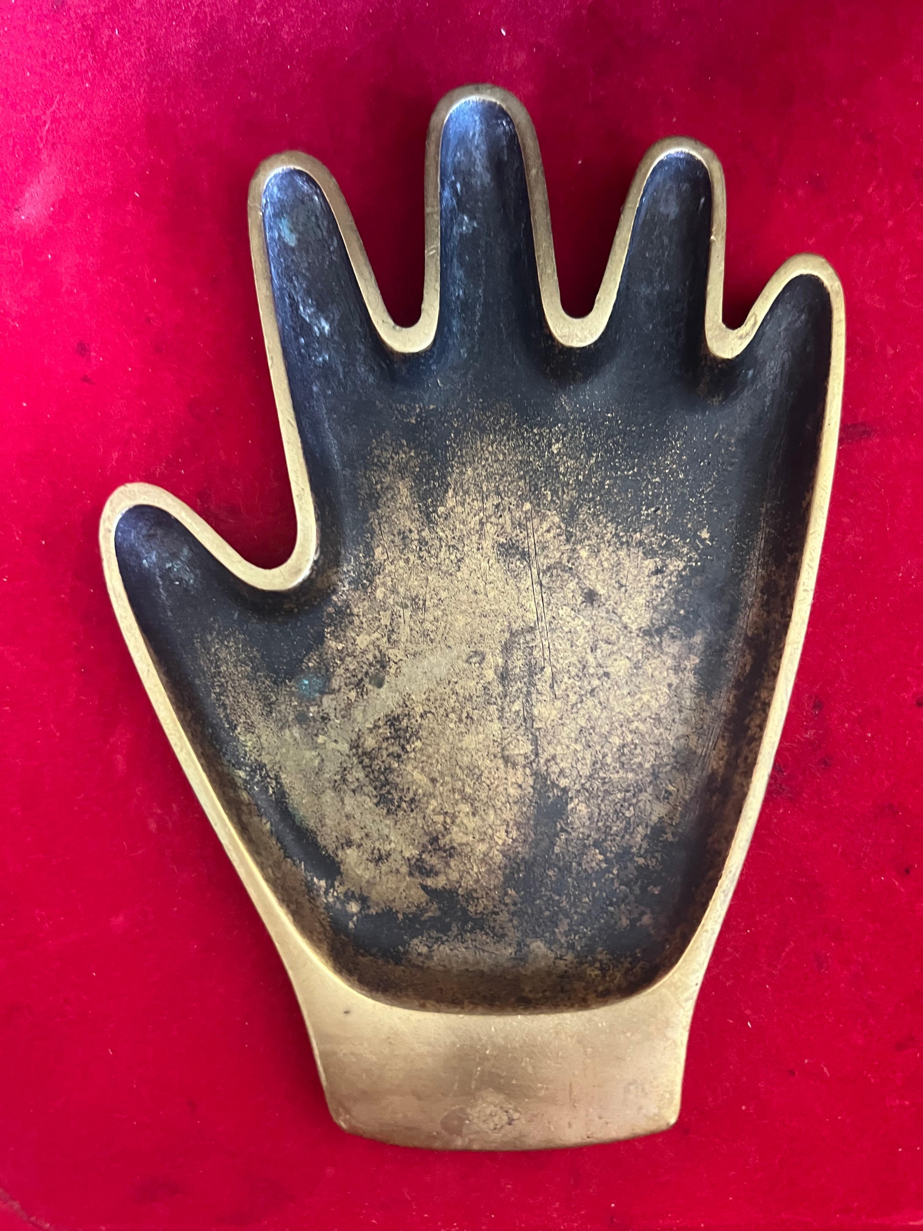 Cendrier à main sculptural en laiton moderniste Werkstätte Hagenauer, Autriche, années 1950 en vente 2
