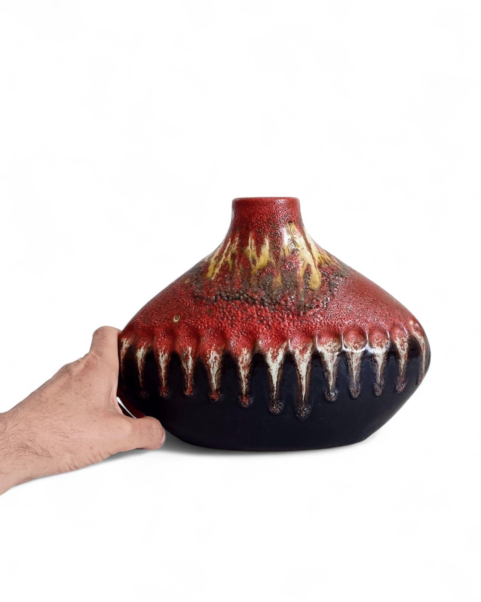 Vase sculptural en poterie d'art West German Pottery par Carstens Tönnieshof, c. 1950s en vente 6