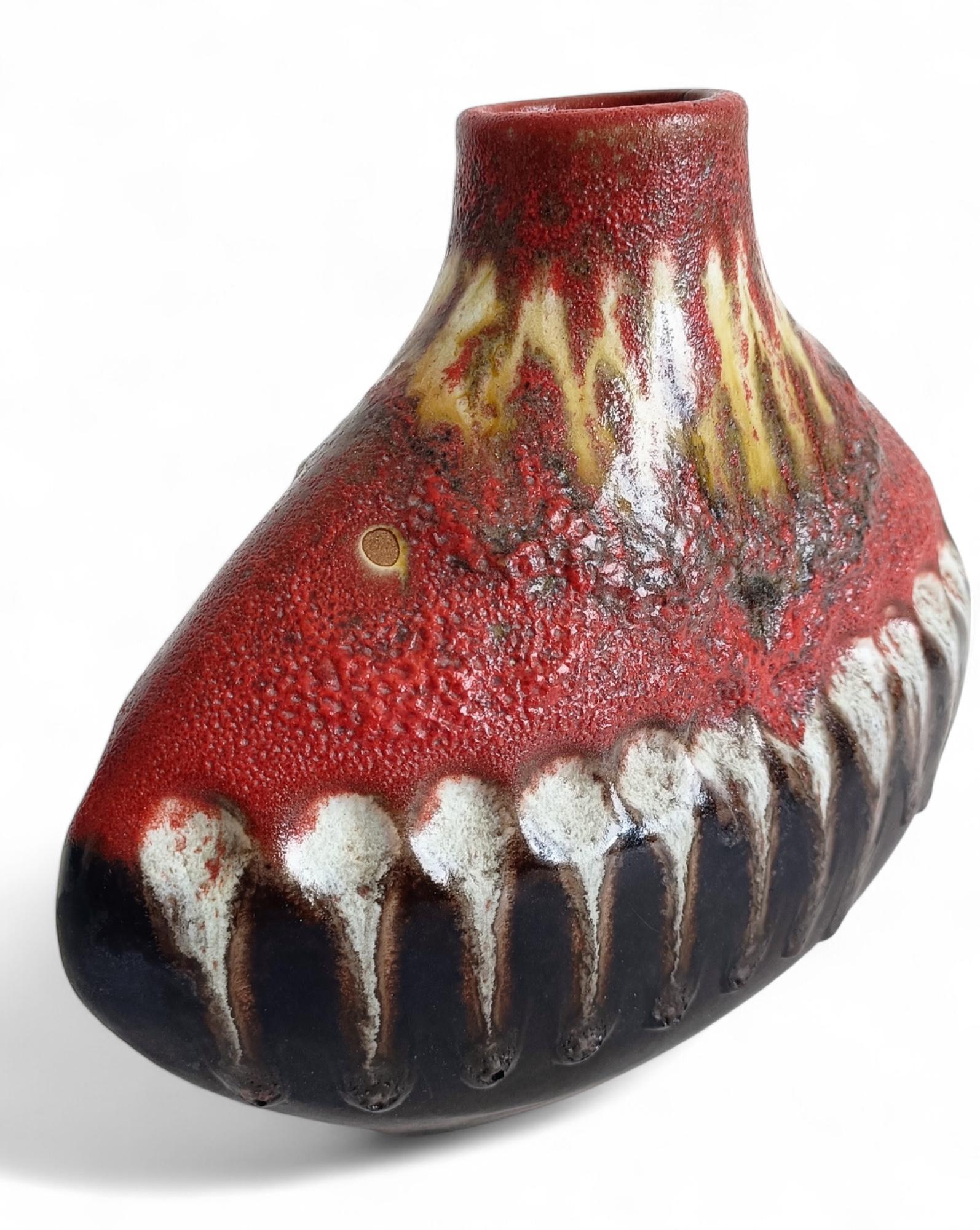 Vase sculptural en poterie d'art West German Pottery par Carstens Tönnieshof, c. 1950s en vente 7