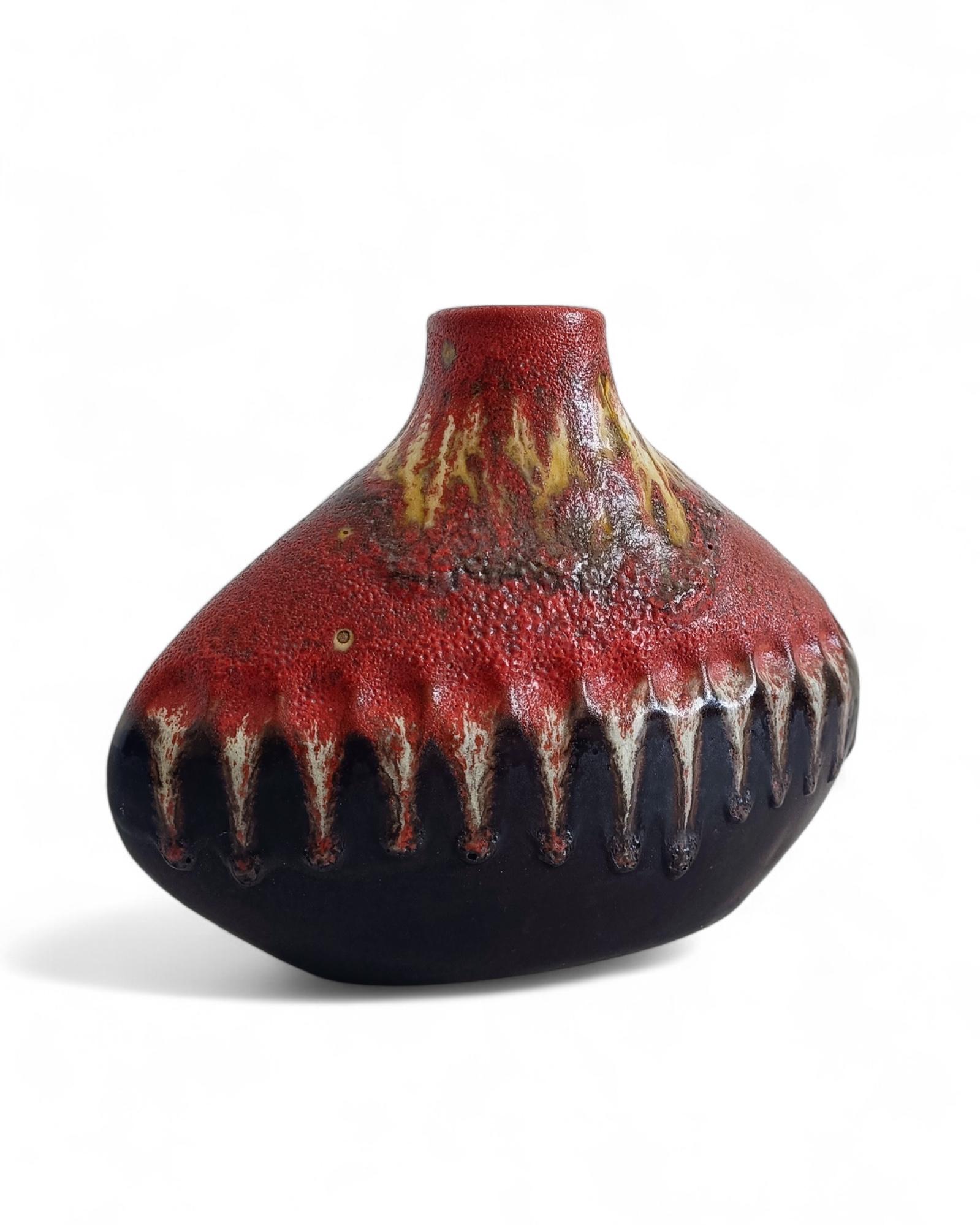 Allemand Vase sculptural en poterie d'art West German Pottery par Carstens Tönnieshof, c. 1950s en vente