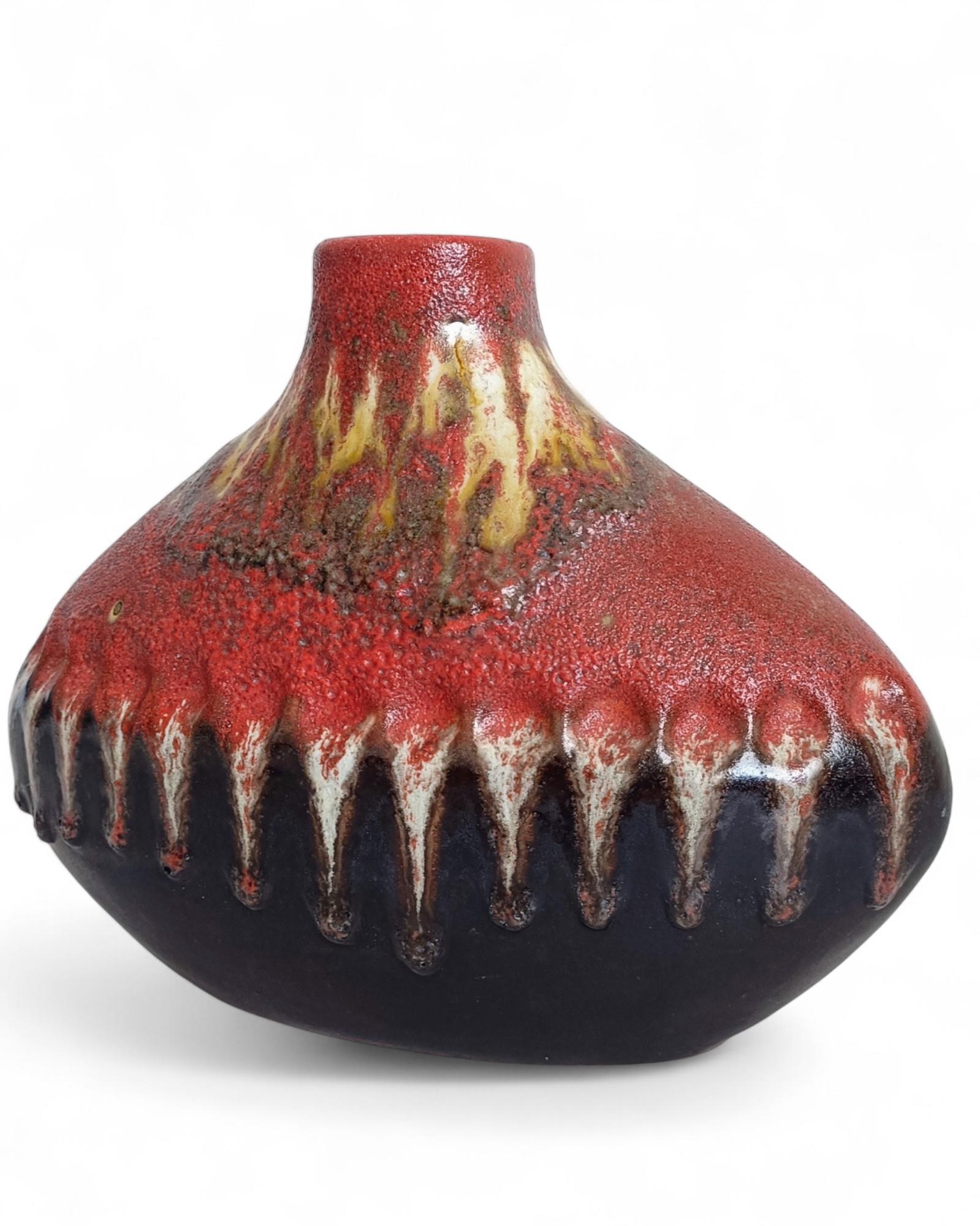 Vase sculptural en poterie d'art West German Pottery par Carstens Tönnieshof, c. 1950s Excellent état - En vente à Valencia, VC
