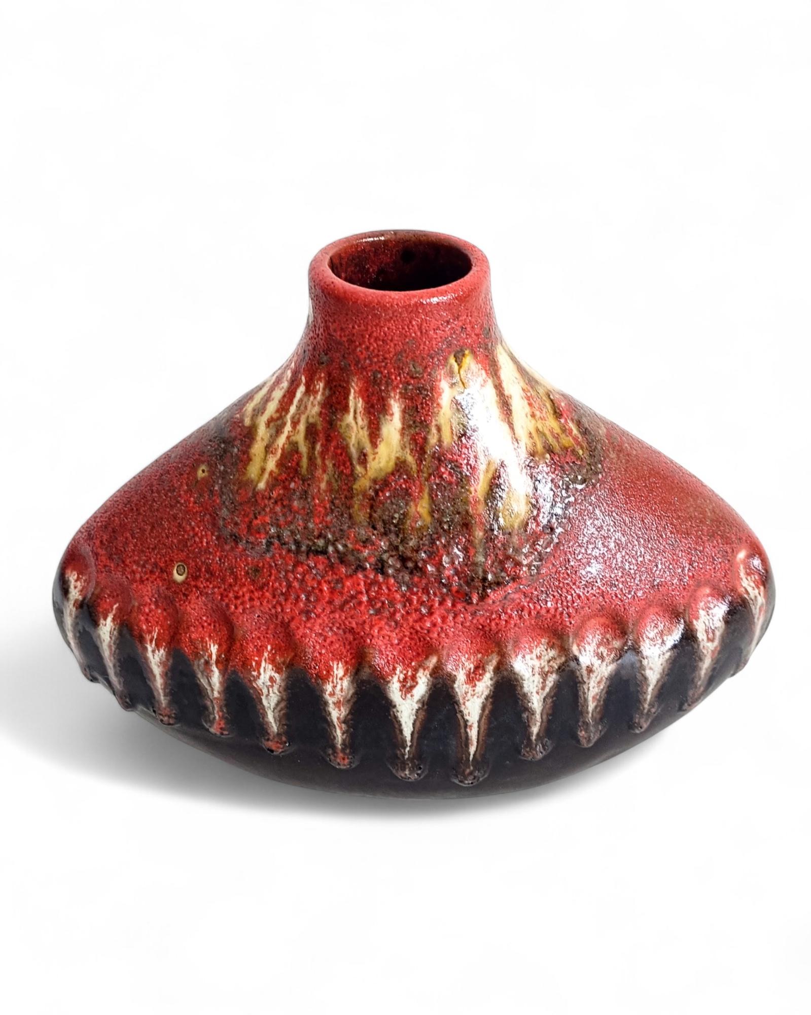 Milieu du XXe siècle Vase sculptural en poterie d'art West German Pottery par Carstens Tönnieshof, c. 1950s en vente