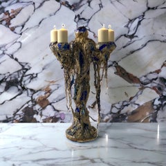 Bildhauerisch  Weißes und blaues  Gips-Kerzenhalter