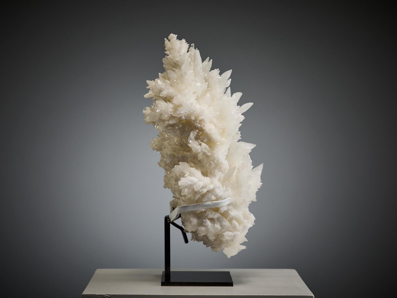 Mexican Sculptural White Formation – Calcite and Aragonite For Sale