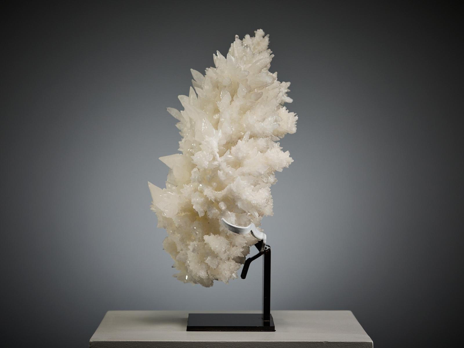 Sculptural White Formation – Calcite and Aragonite In Excellent Condition For Sale In London, GB