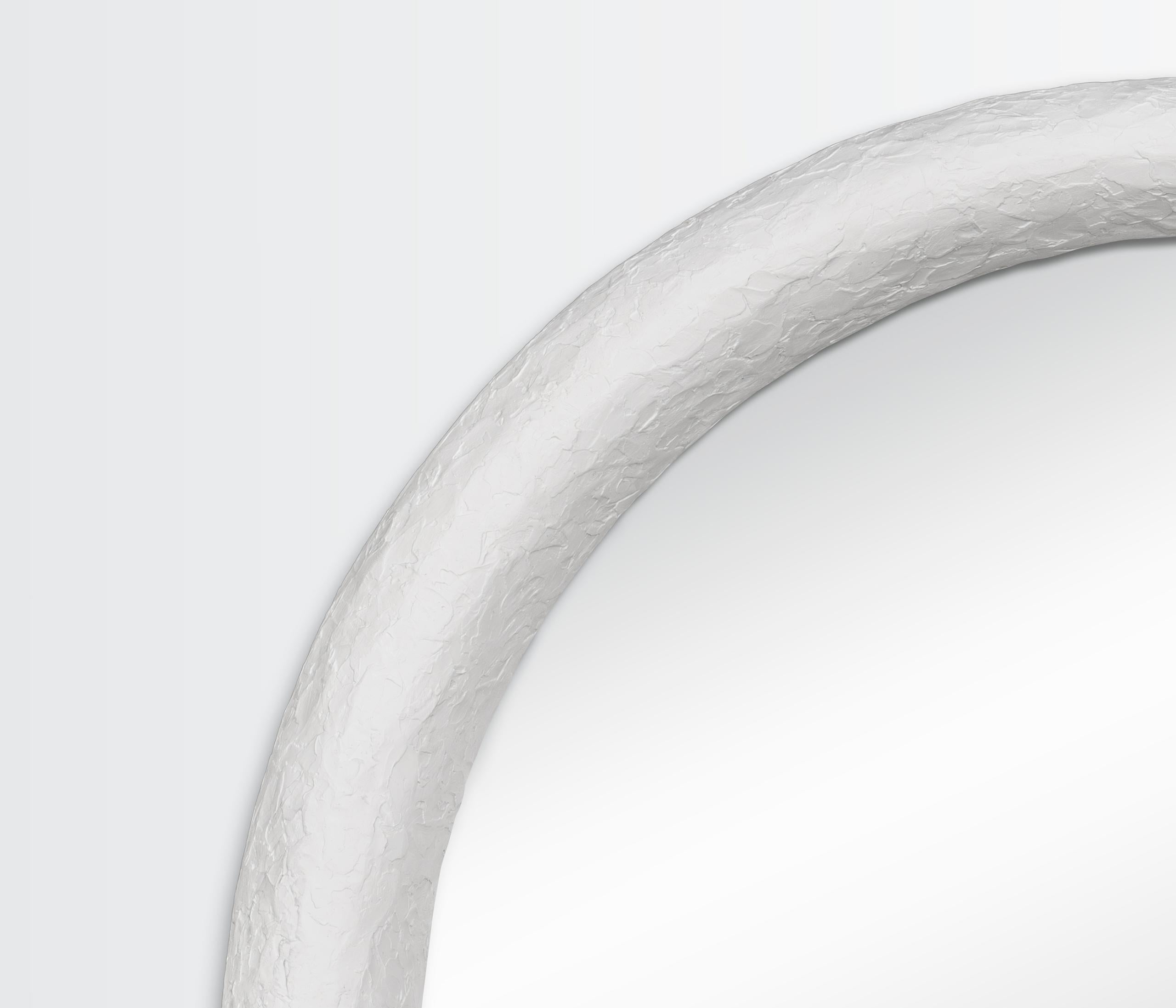 Allemand Miroir sculptural en plâtre blanc 