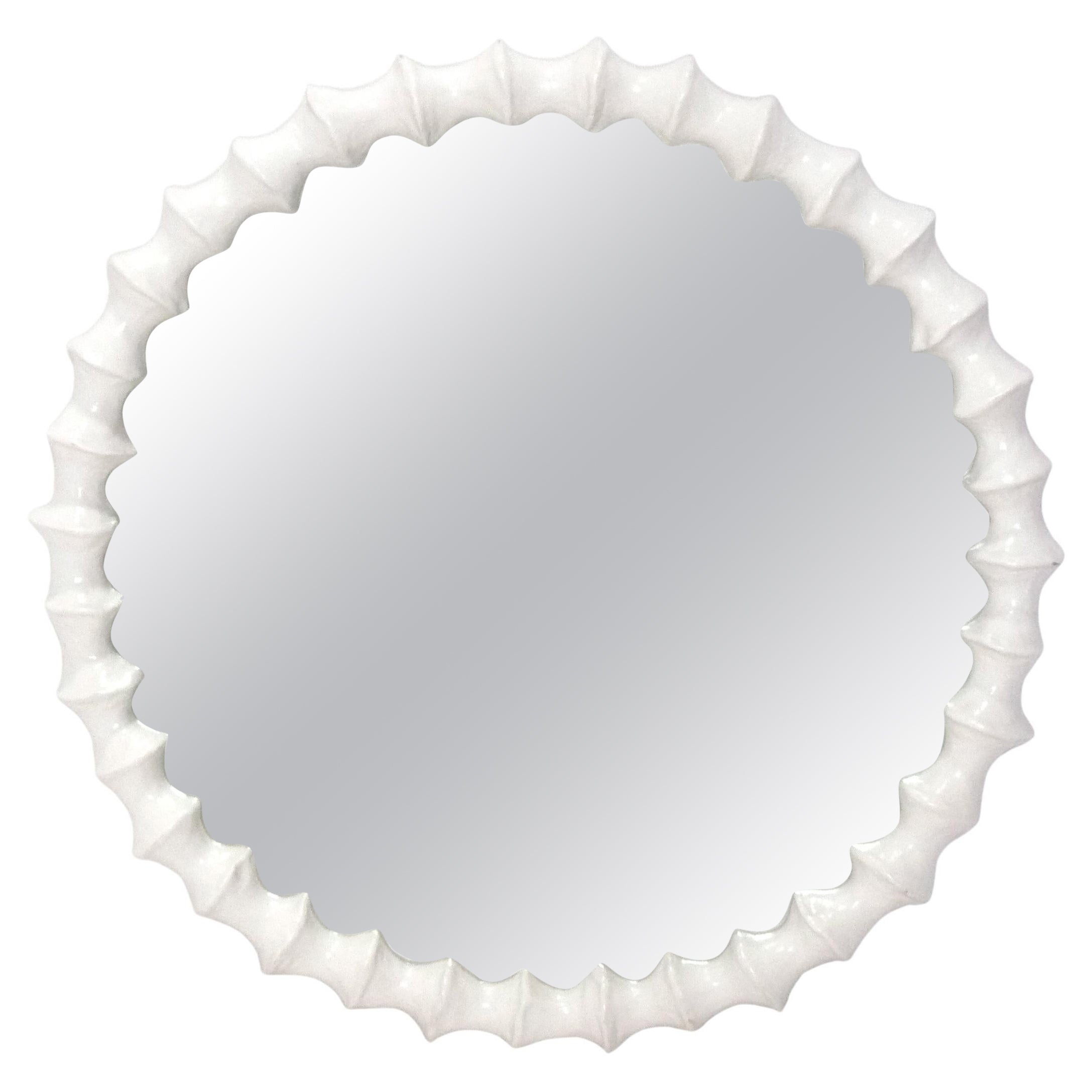 Miroir sculptural en forme de vertèbre blanche de 36" de diamètre en vente