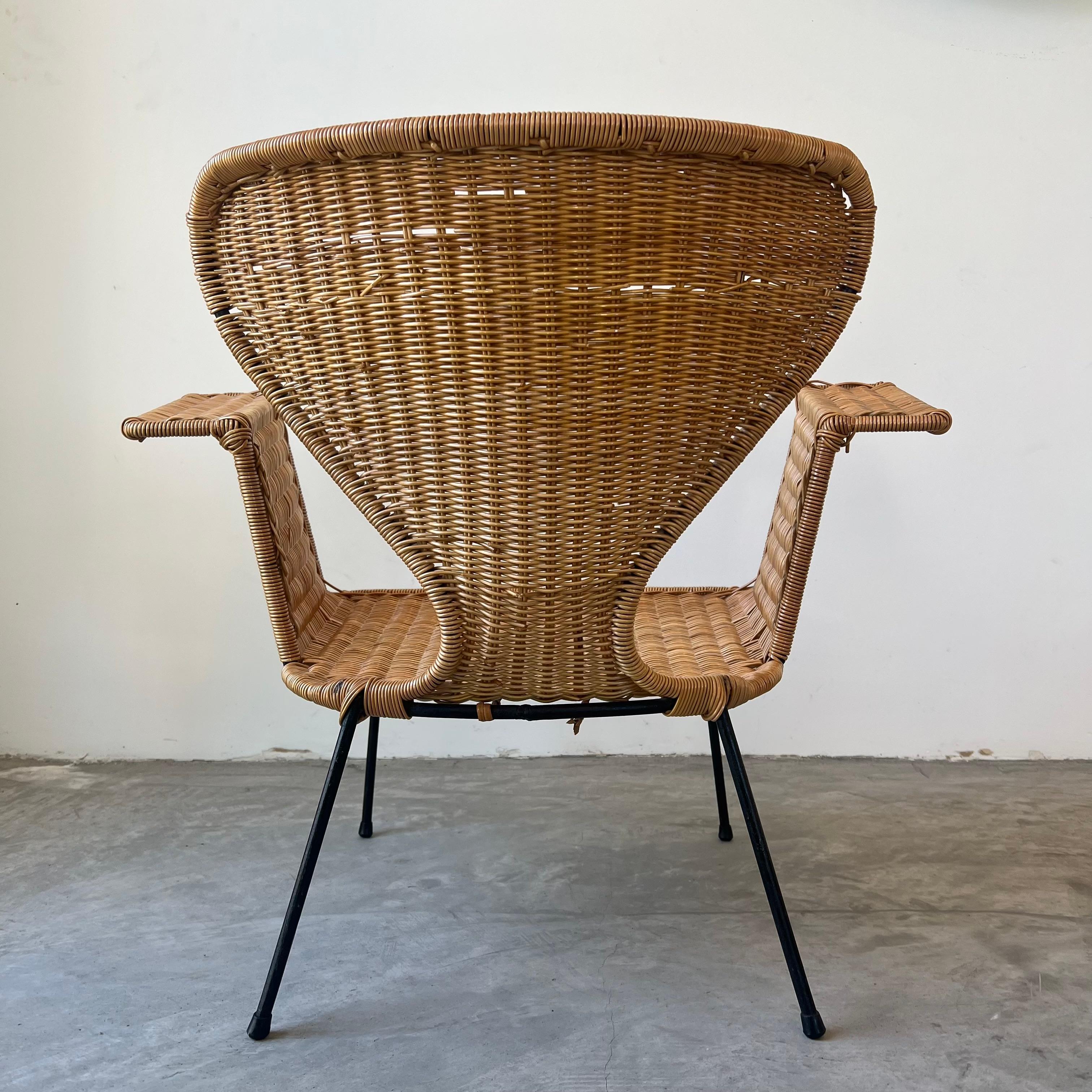 Sillón escultural de mimbre y hierro, años 70 EE.UU. Mimbre en venta