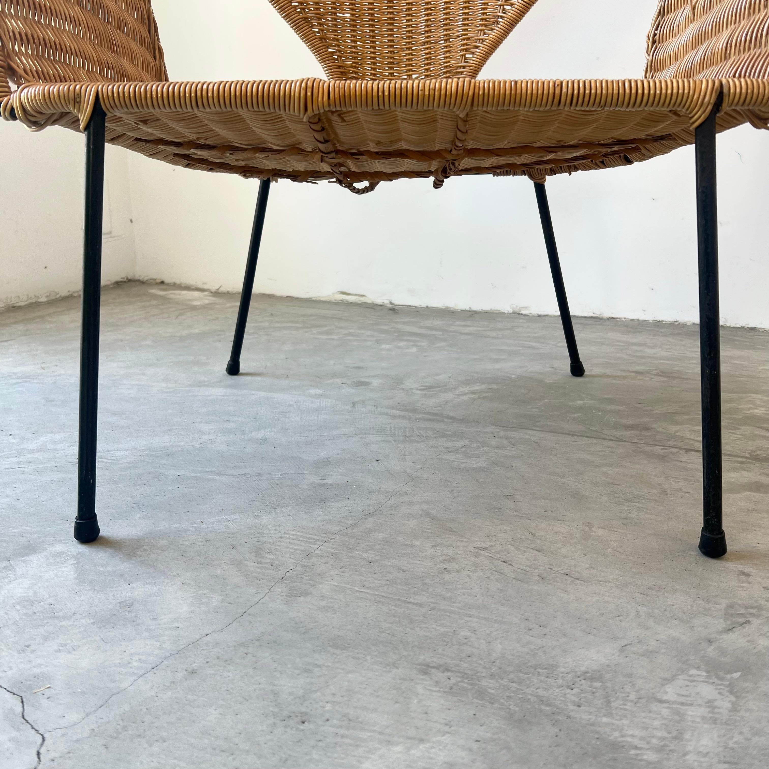 Sillón escultural de mimbre y hierro, años 70 EE.UU. en venta 3