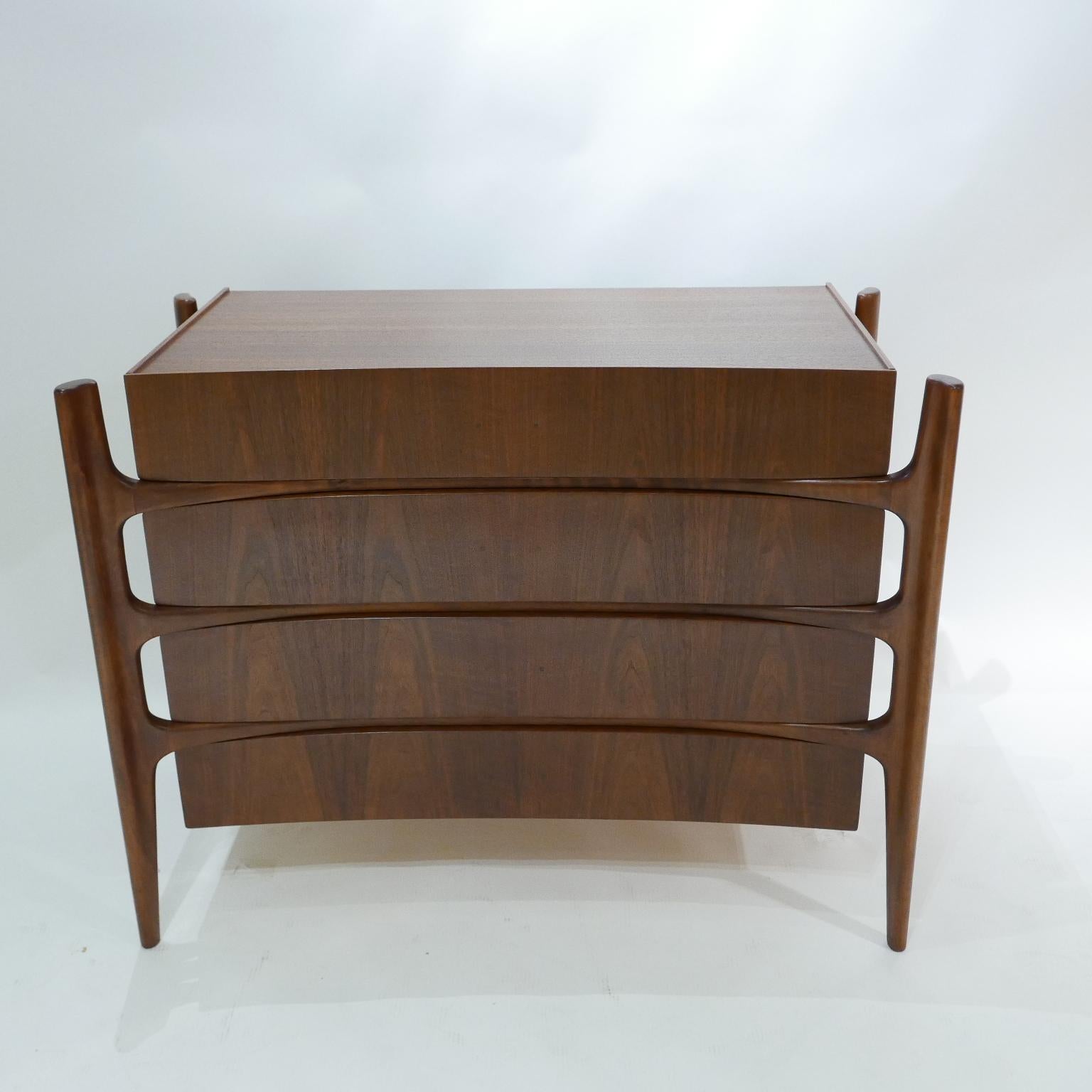 Swedish Sculptural William Hinn for Urban Furniture Scandinavian 4 Drawer Walnut Chest