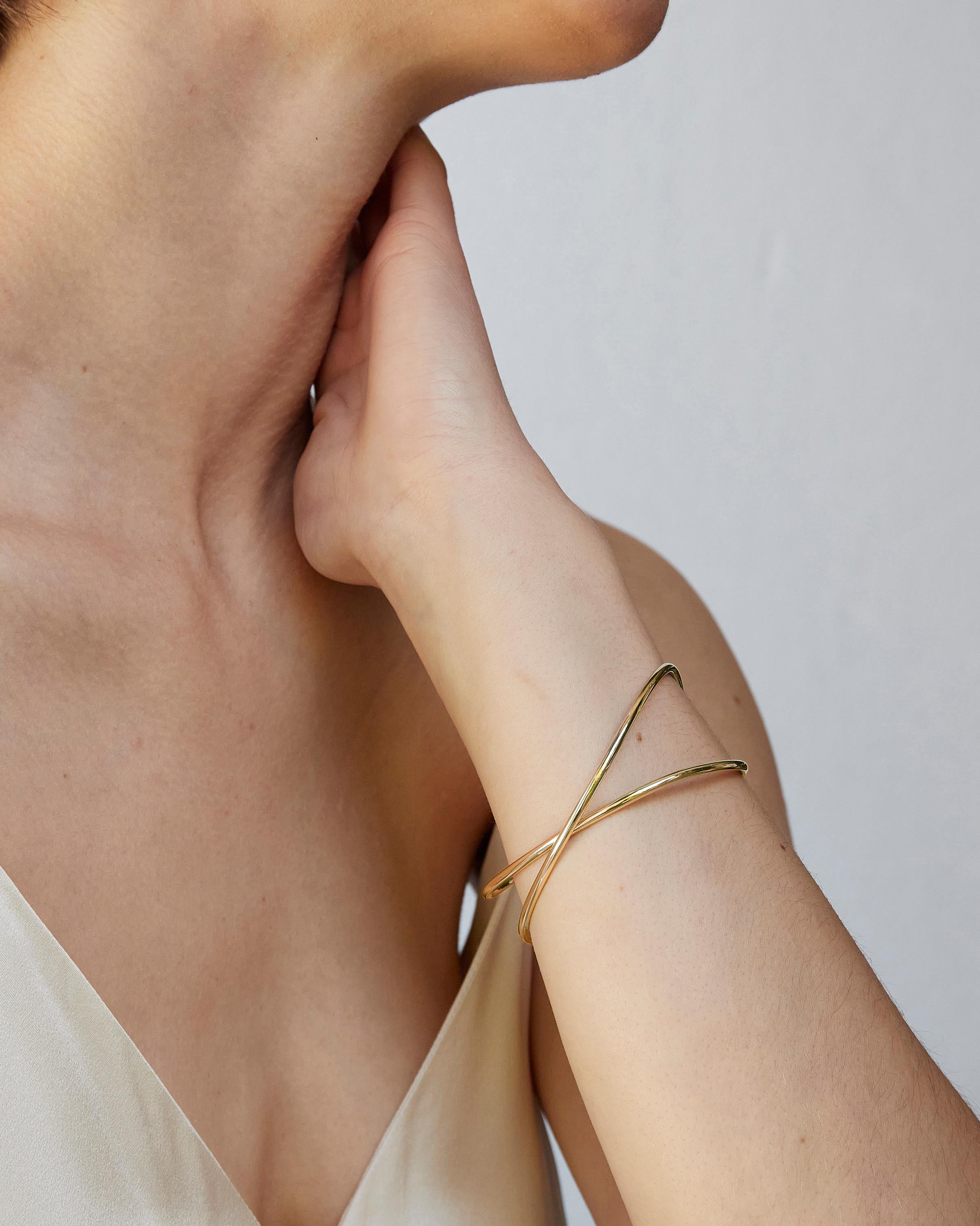 BAR Jewellery, London UK, TIDE BRACELET, Gold Plates Brass 

A bold, sculptural bracelet that balances angular and fluid lines. Inspired by modernist sculpture.

Recycled brass with 18 Carat Gold plating

One size - Carefully applied pressure will