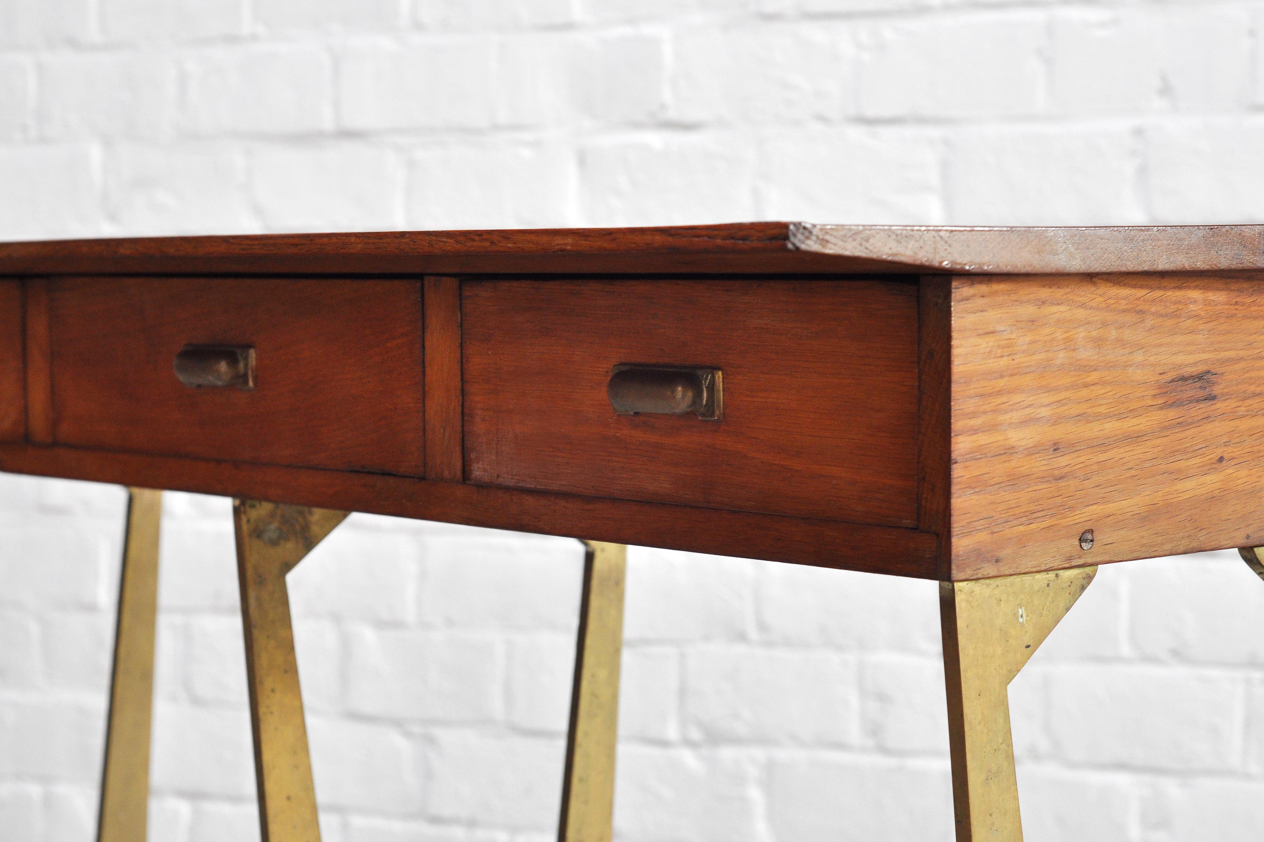Mid-20th Century Sculptural Wood & Brass Console Table by Osvaldo Borsani, Italy, 1950s For Sale